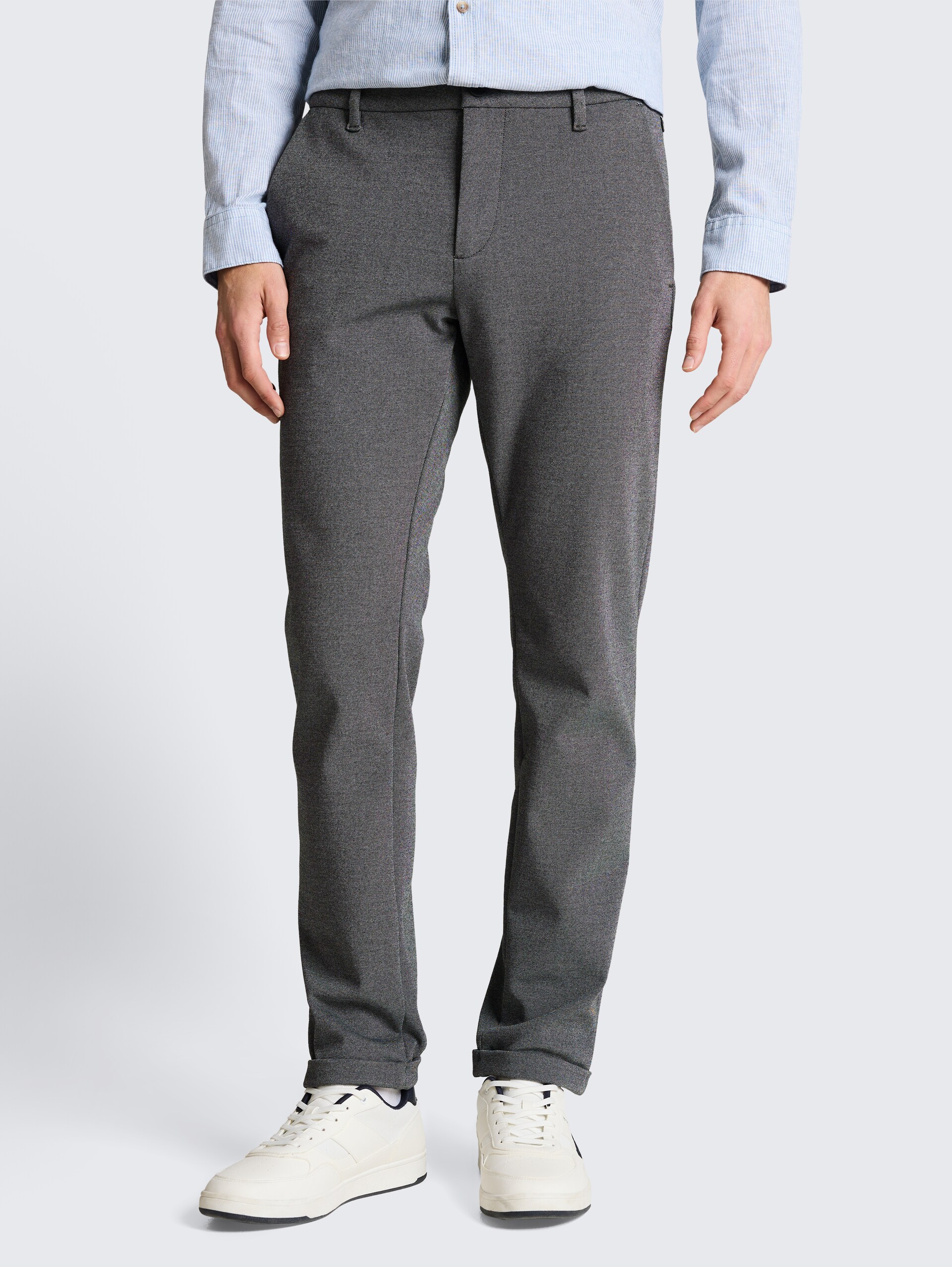 TTTRAVIS SLIM Chino Hose aus Piqué Jersey - black white birds eye - Ausschnitt Model-Vorderansicht