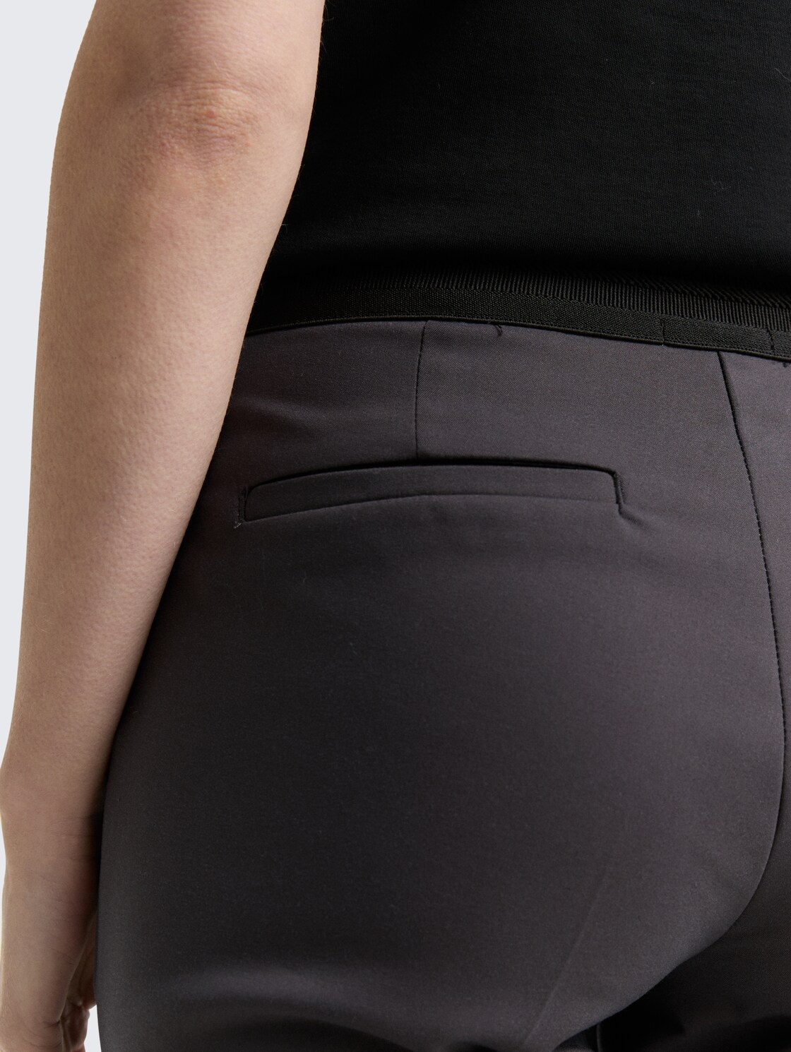 TTMIA Slim Hose - Phanton Dark Grey - Detail-Model-Ansicht