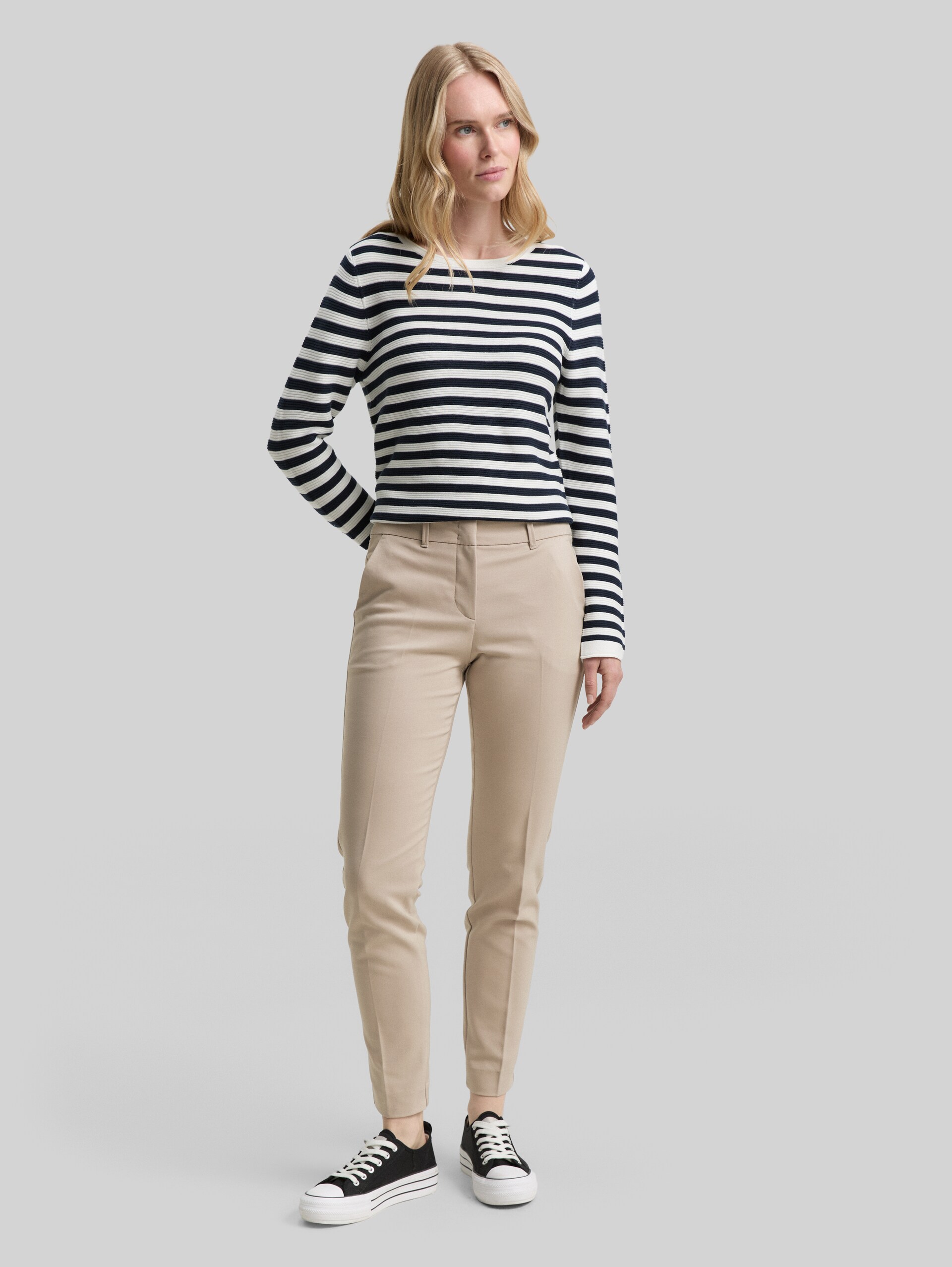 TTMIA Slim Hose - soft taupe grey - Model-Vorderansicht