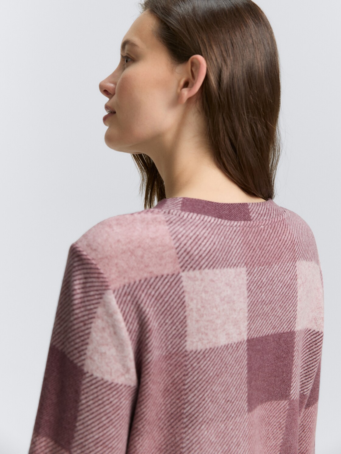 Langarmshirt mit Muster - berry cosy check - Detail-Model-Ansicht