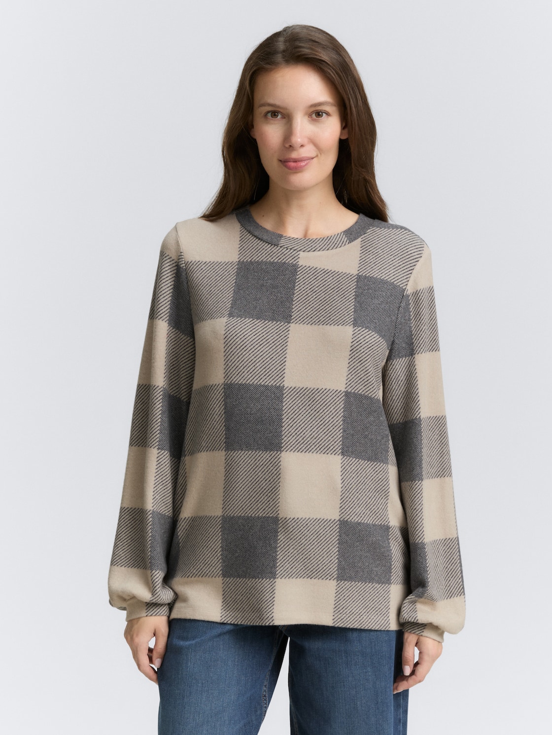 Langarmshirt mit Muster - black taupe cosy check - Ausschnitt Model-Vorderansicht