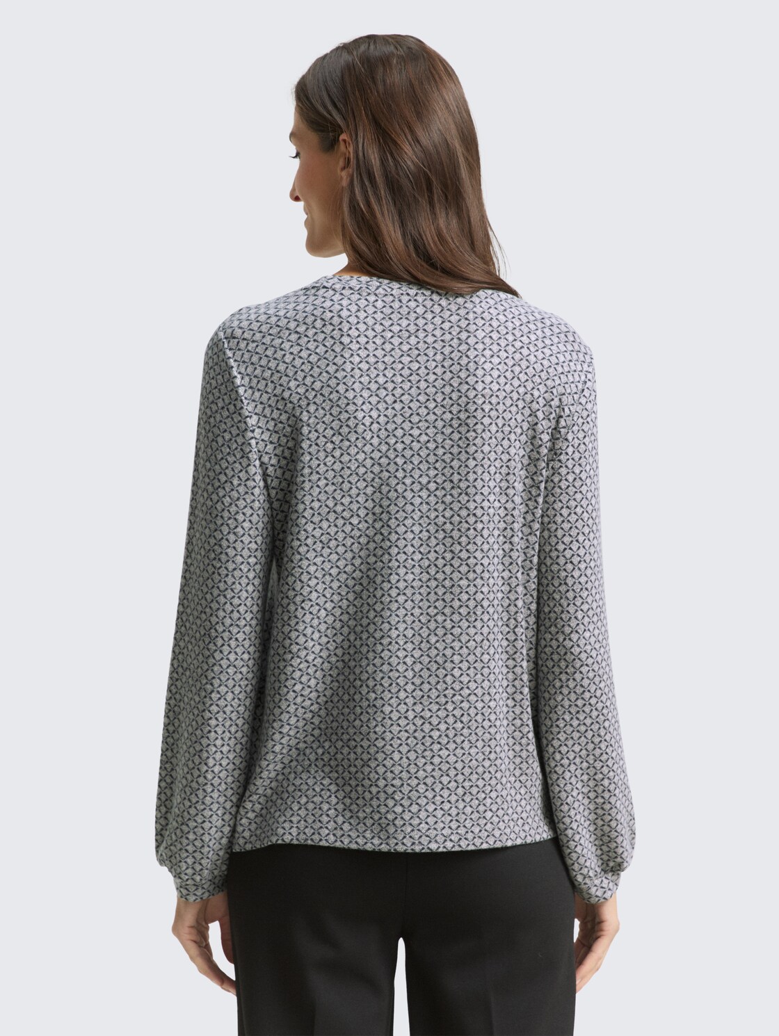 Langarmshirt mit Muster - grey graphical minimal - Auschnitt Model-Rückansicht