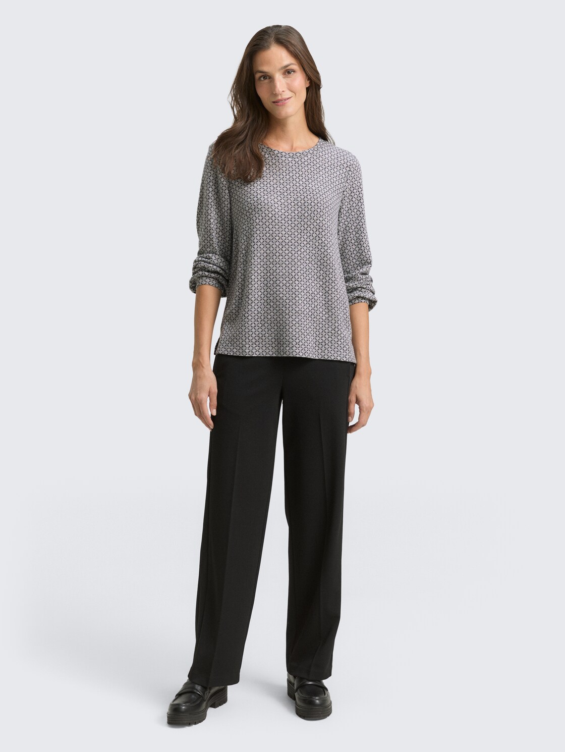 Langarmshirt mit Muster - grey graphical minimal - Model-Vorderansicht