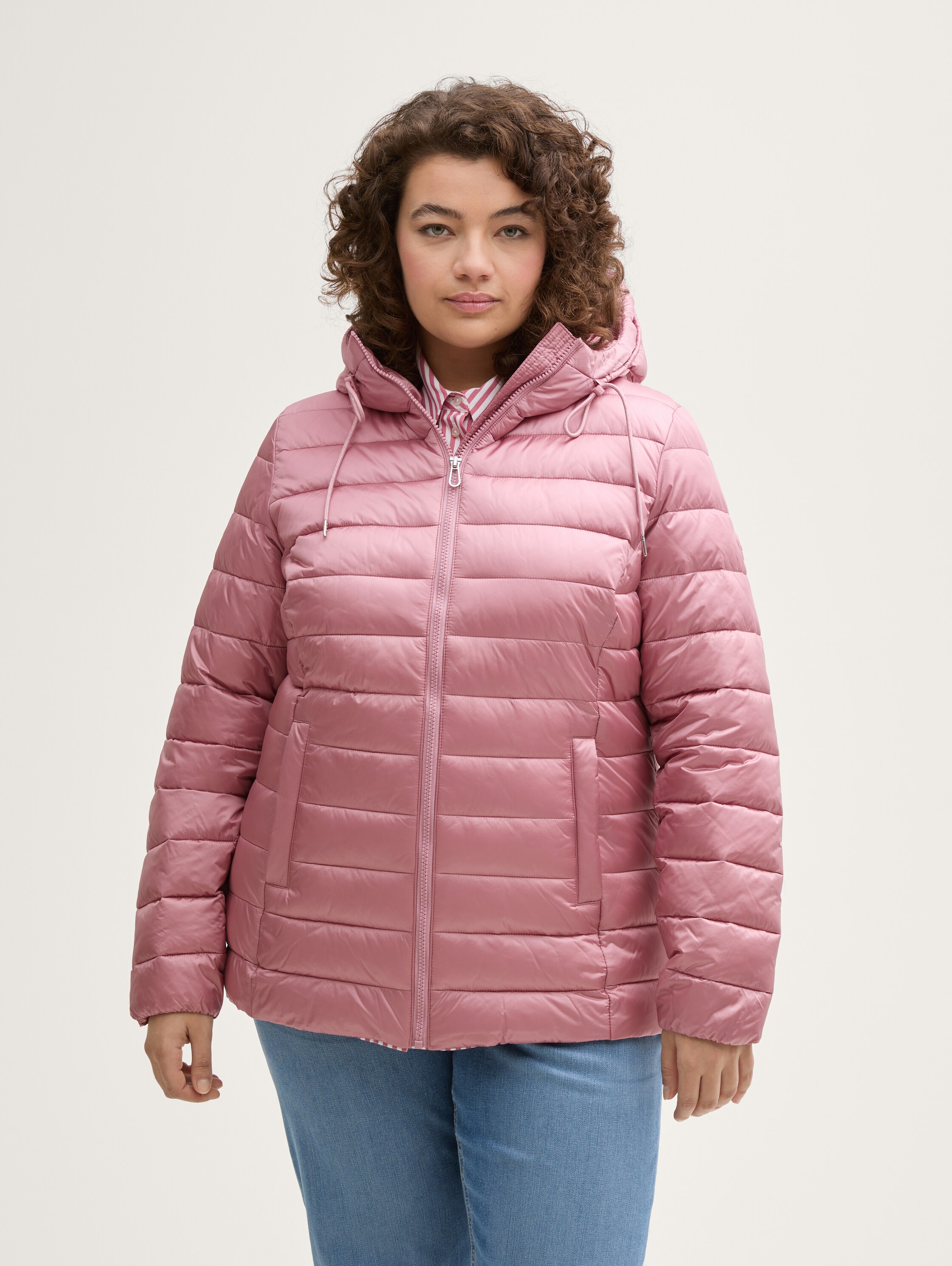 Plus Size - Lightweight Steppjacke mit wasserabweisender Funktion - rosa - Model-Vorderansicht