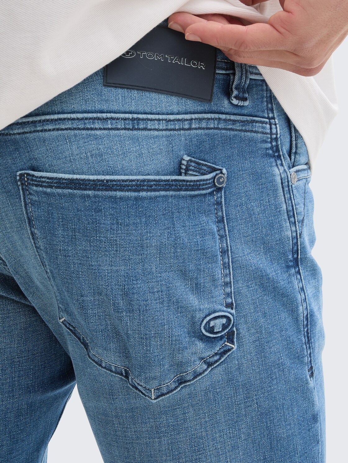 TTJOSH REGULAR SLIM Jeans - Used Mid Stone Blue Denim - Detail-Model-Ansicht