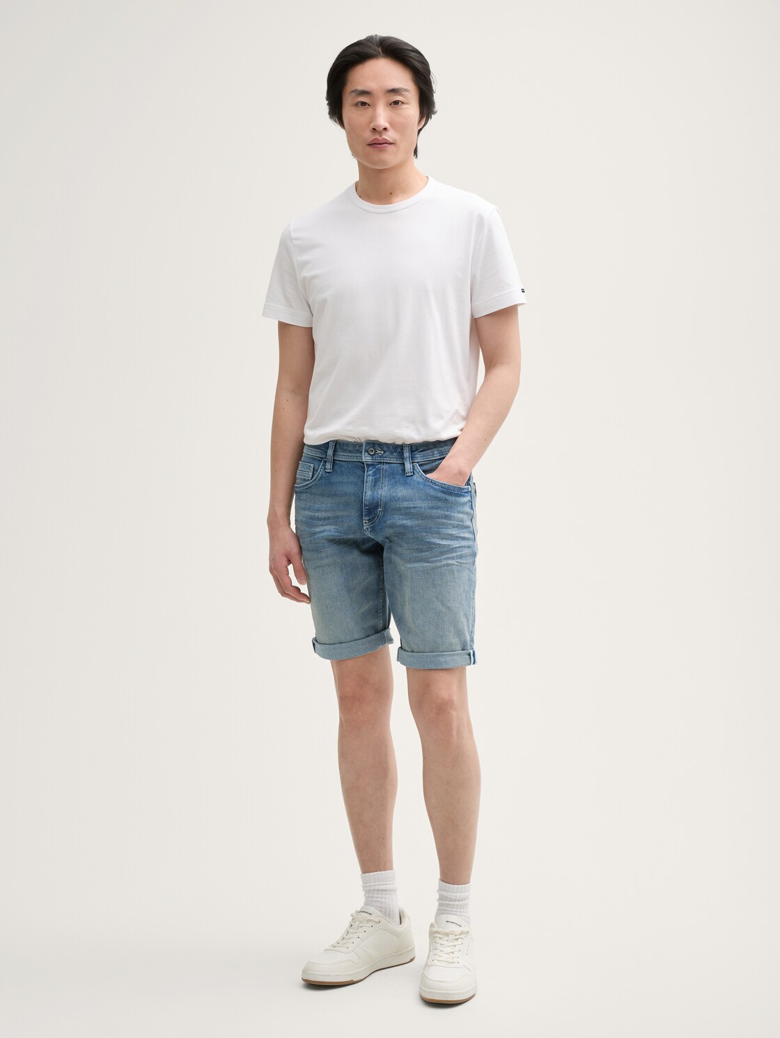 TTJOSH REGULAR SLIM Jeans Shorts - Used Light Stone Blue Denim - Model-Vorderansicht