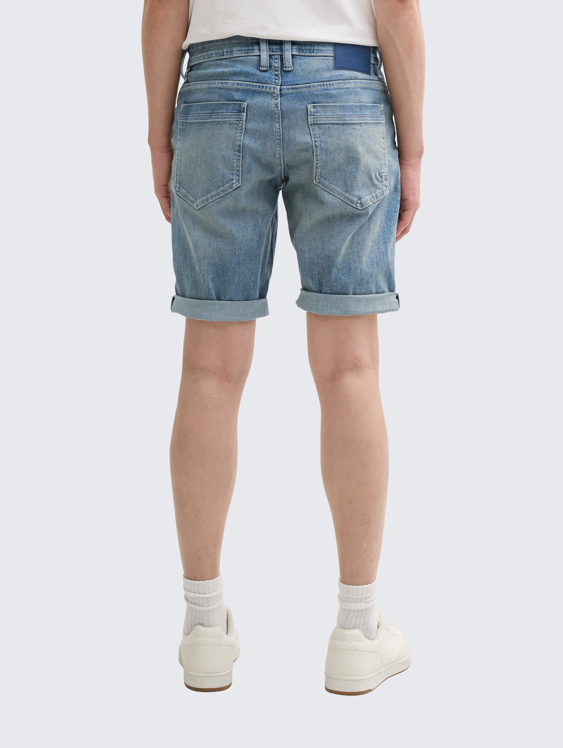 TTJOSH REGULAR SLIM Jeans Shorts - Used Light Stone Blue Denim - Auschnitt Model-Rückansicht