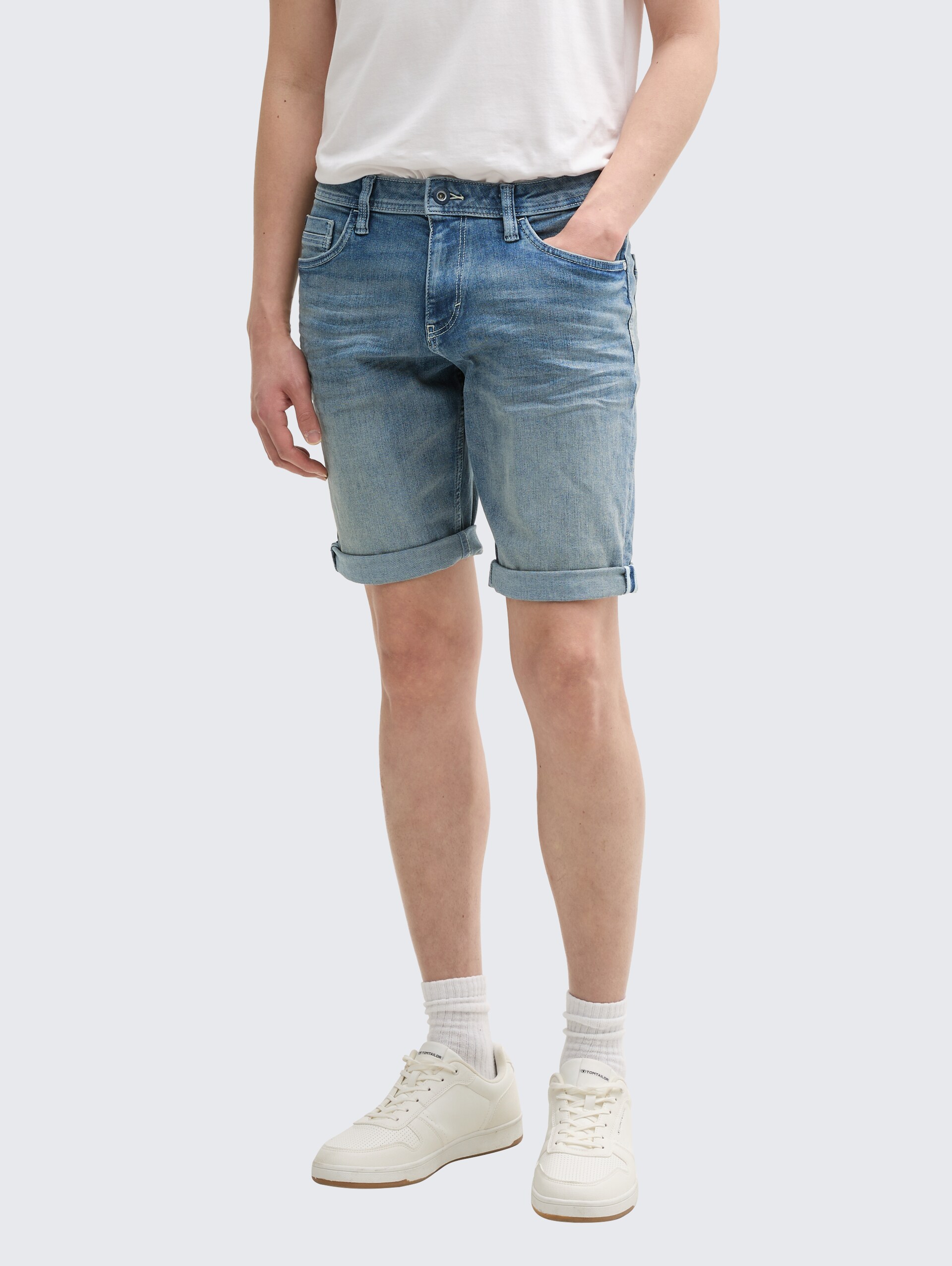 TTJOSH REGULAR SLIM Jeans Shorts - Used Light Stone Blue Denim - Ausschnitt Model-Vorderansicht