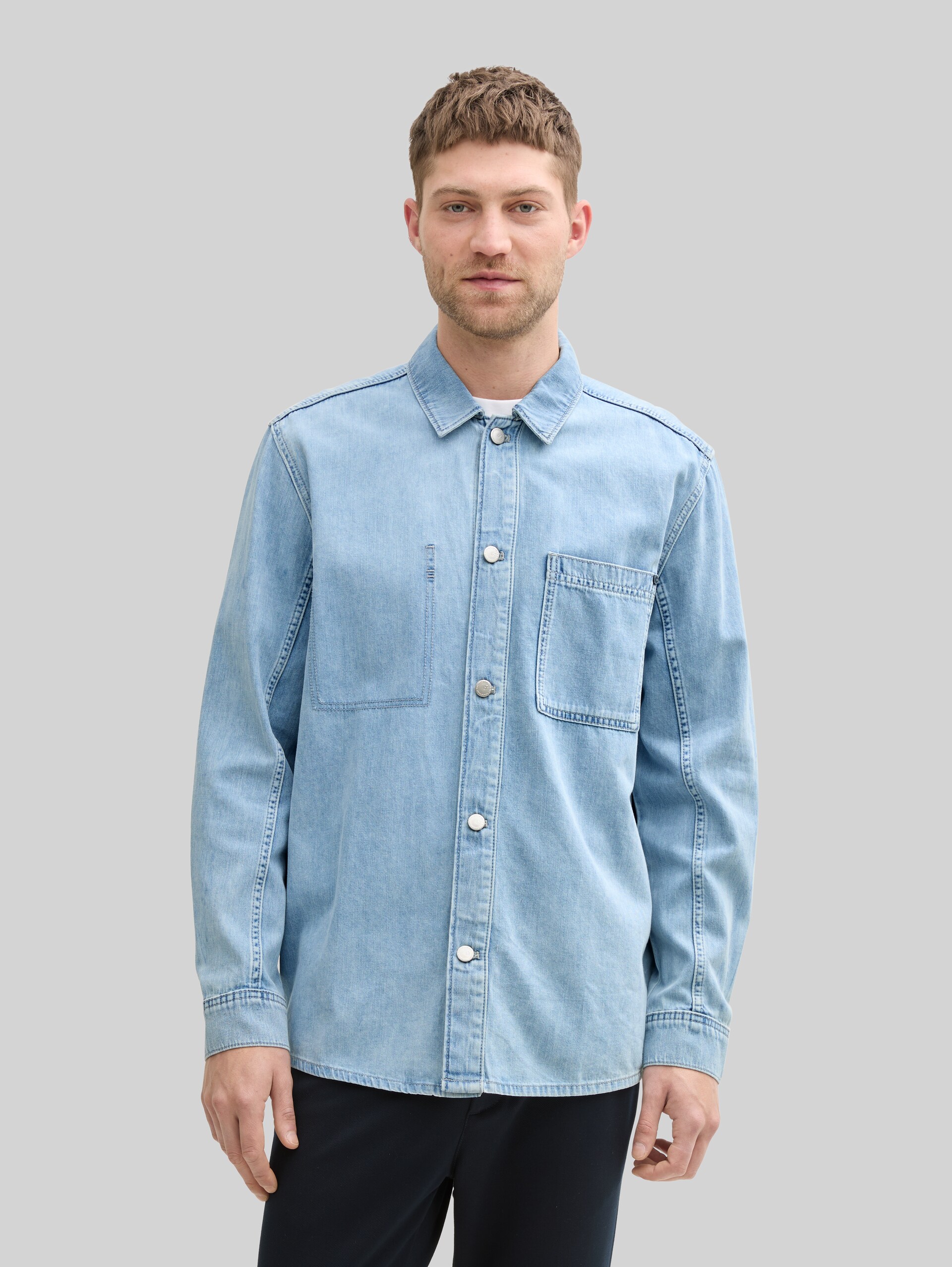 Comfort fit denim shirt with breast pocket - Used Bleached Blue Denim - Neckline model front view