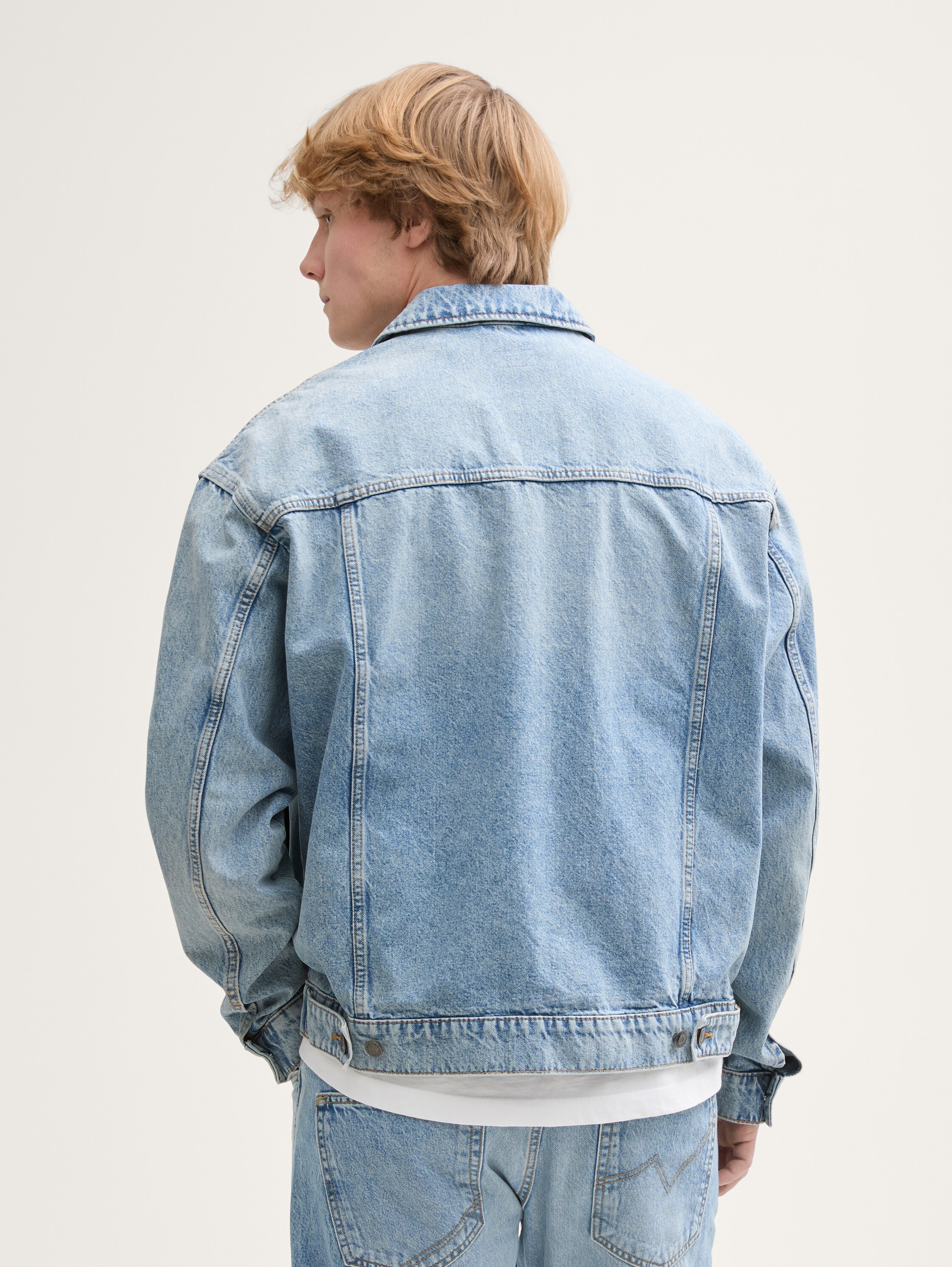 Relaxed Fit Jeansjacke mit Brusttaschen - used_light_stone_blue_denim - 