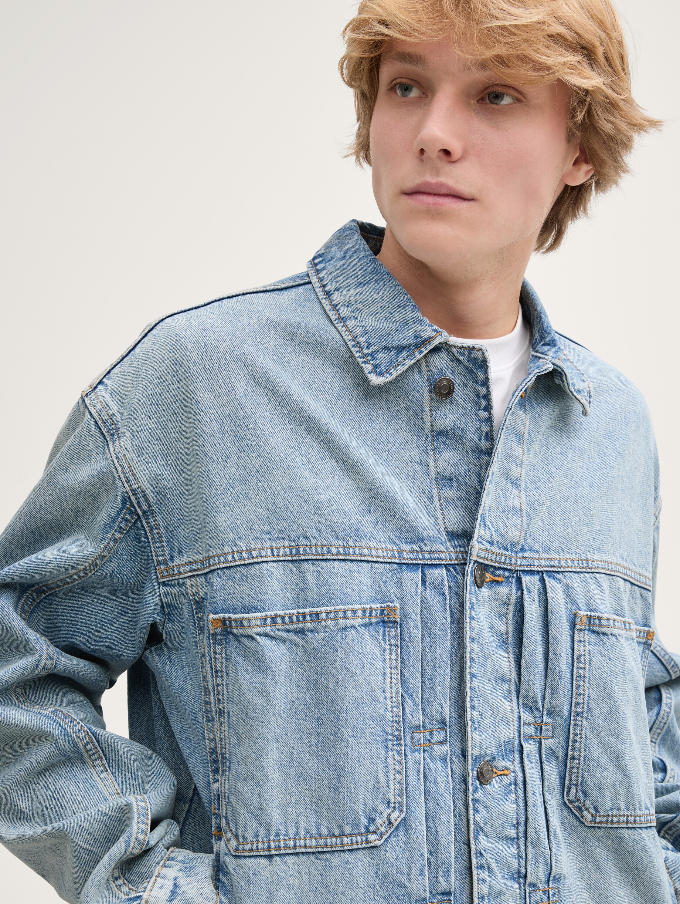Relaxed Fit Jeansjacke mit Brusttaschen - used_light_stone_blue_denim - 