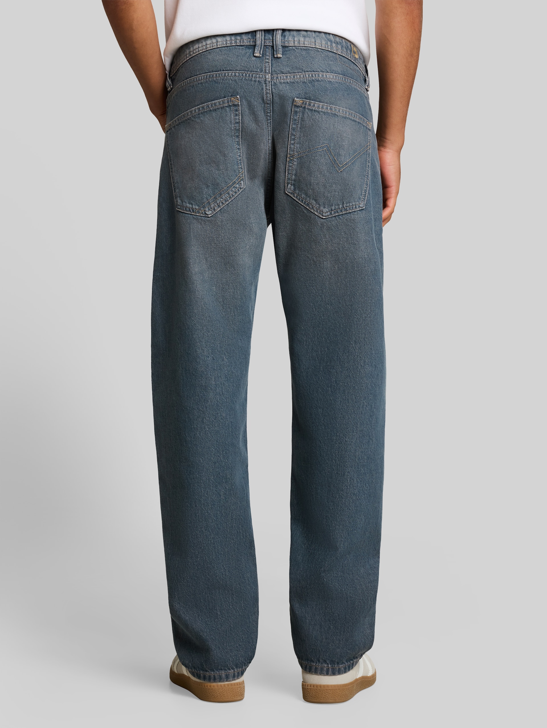 TTWAYLEN RELAXED Jeans - used mid blue grey denim - Auschnitt Model-Rückansicht