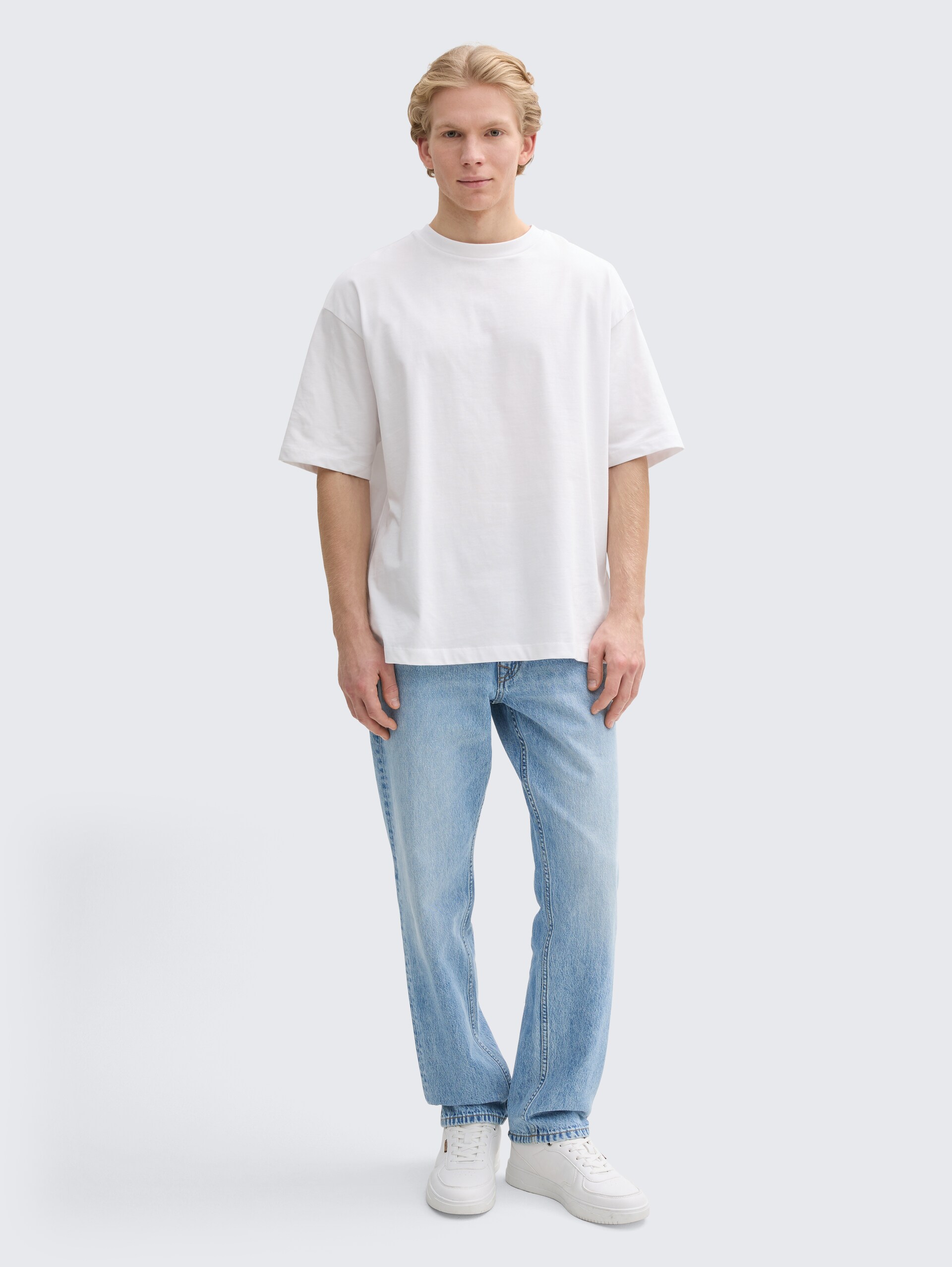TTWAYLEN RELAXED jeans - Used Light Stone Blue Denim - Model vooraanzicht
