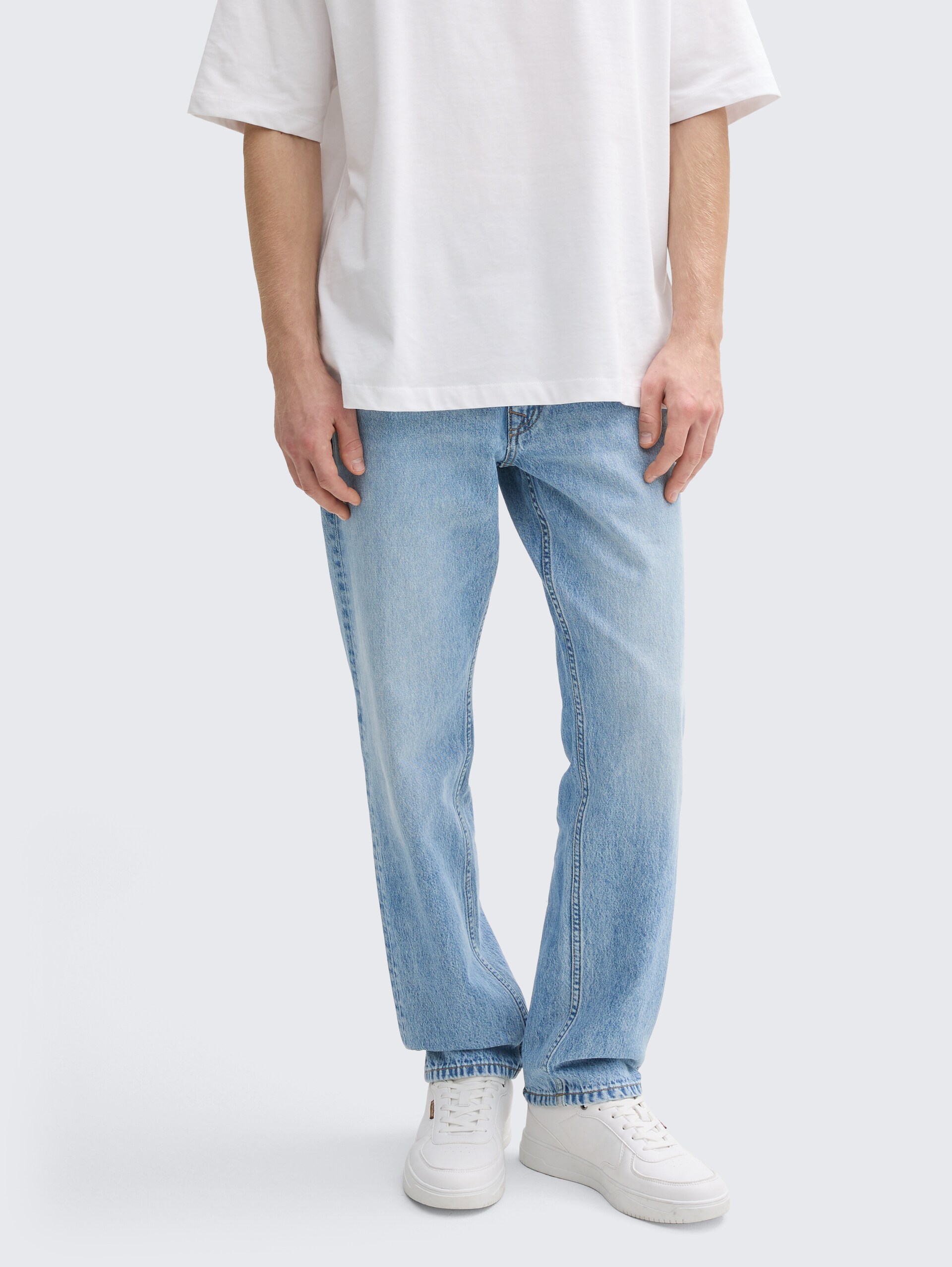 TTWAYLEN RELAXED jeans - Used Light Stone Blue Denim - Nek model vooraanzicht