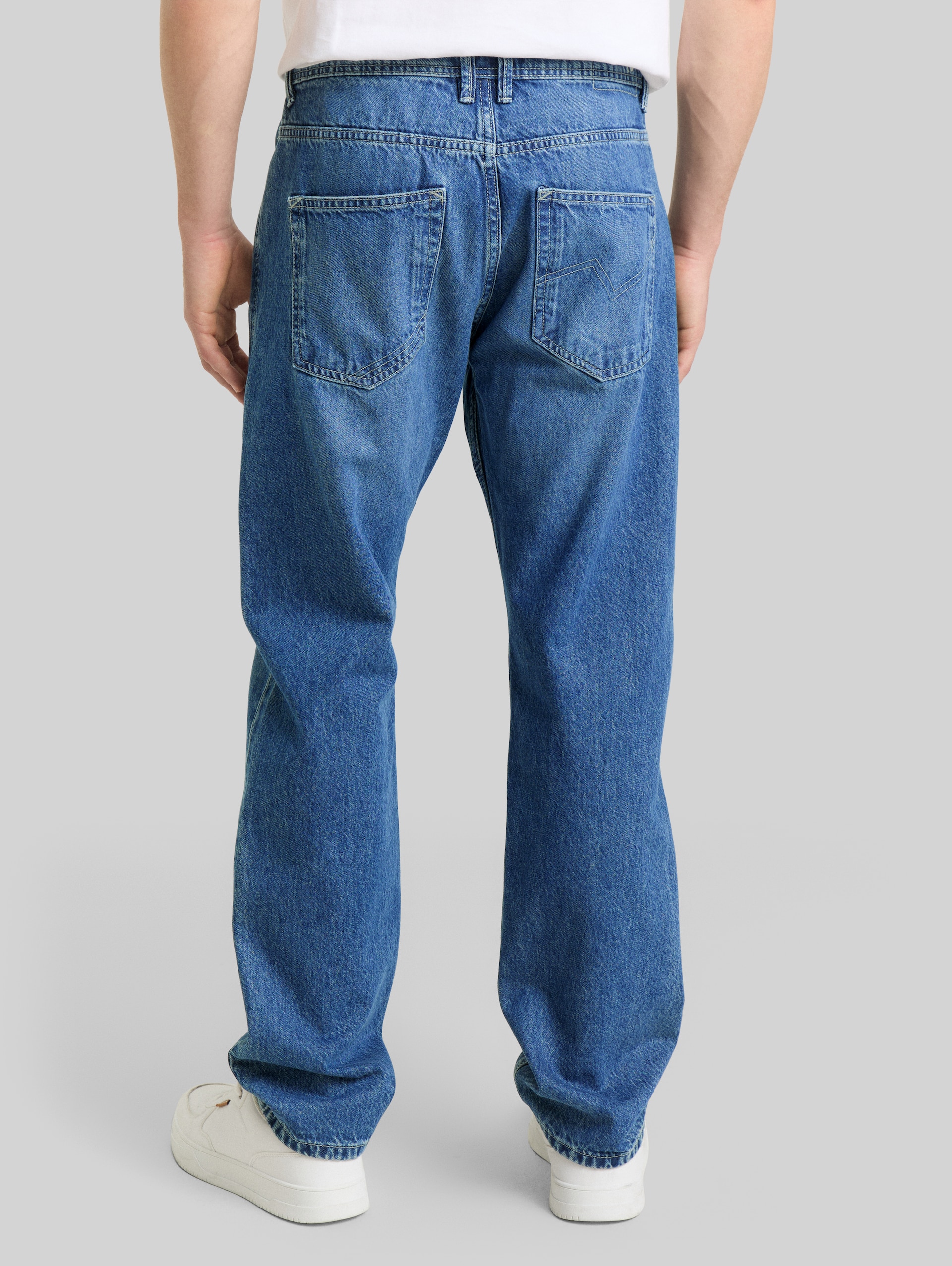 Jeans TTWAYLEN RELAXED - Used Mid Stone Blue Denim - Découpe Vue arrière du modèle