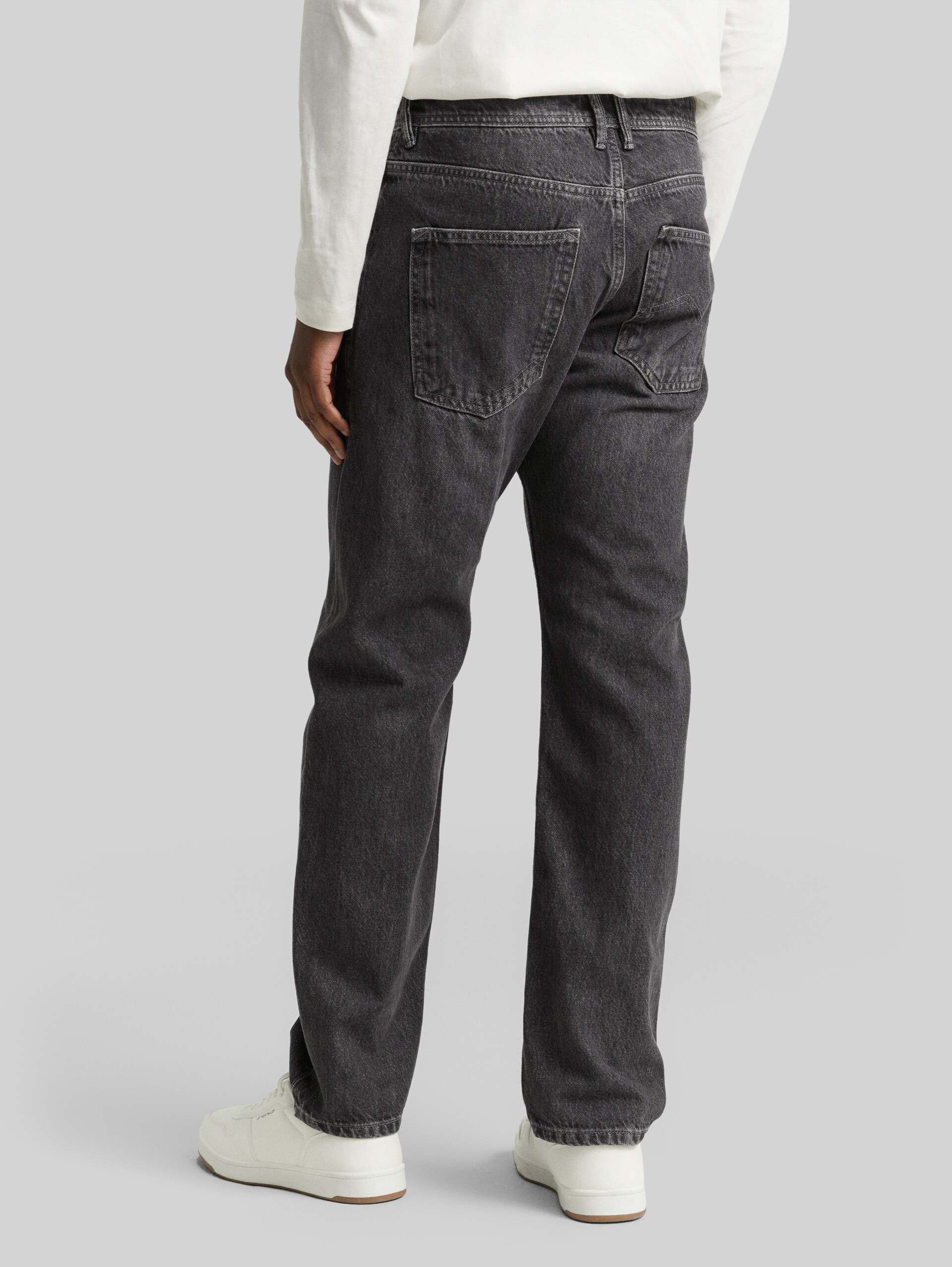 TTWAYLEN RELAXED Jeans - used dark stone grey denim - Neckline model-back view