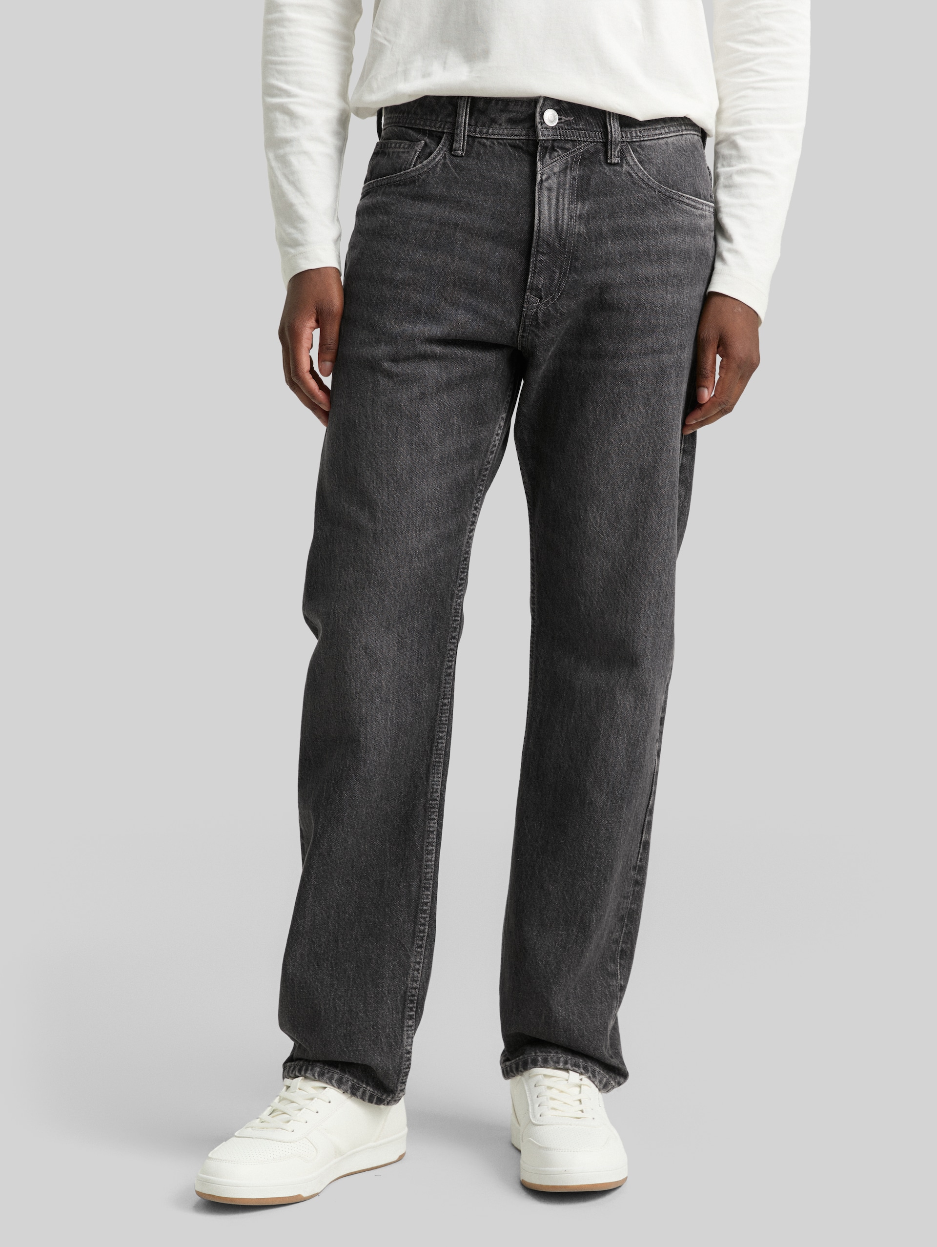 TTWAYLEN RELAXED Jeans - used dark stone grey denim - Neckline model front view