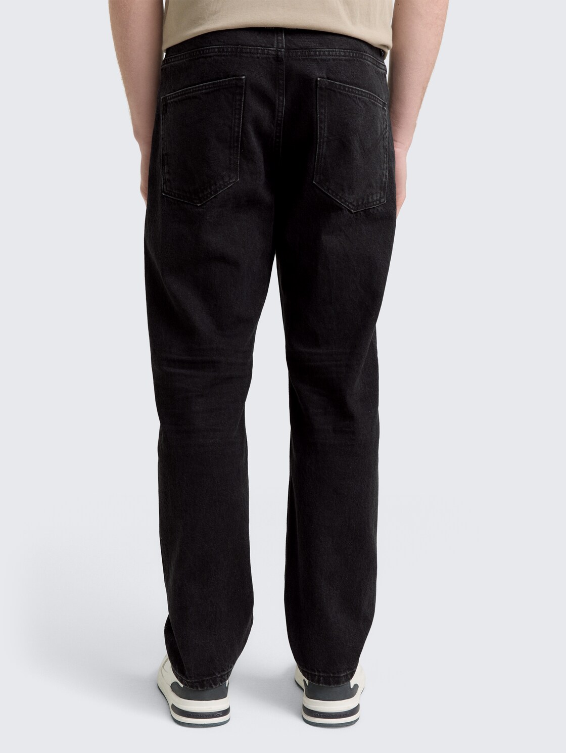 TTWAYLEN RELAXED Jeans - black denim - Auschnitt Model-Rückansicht