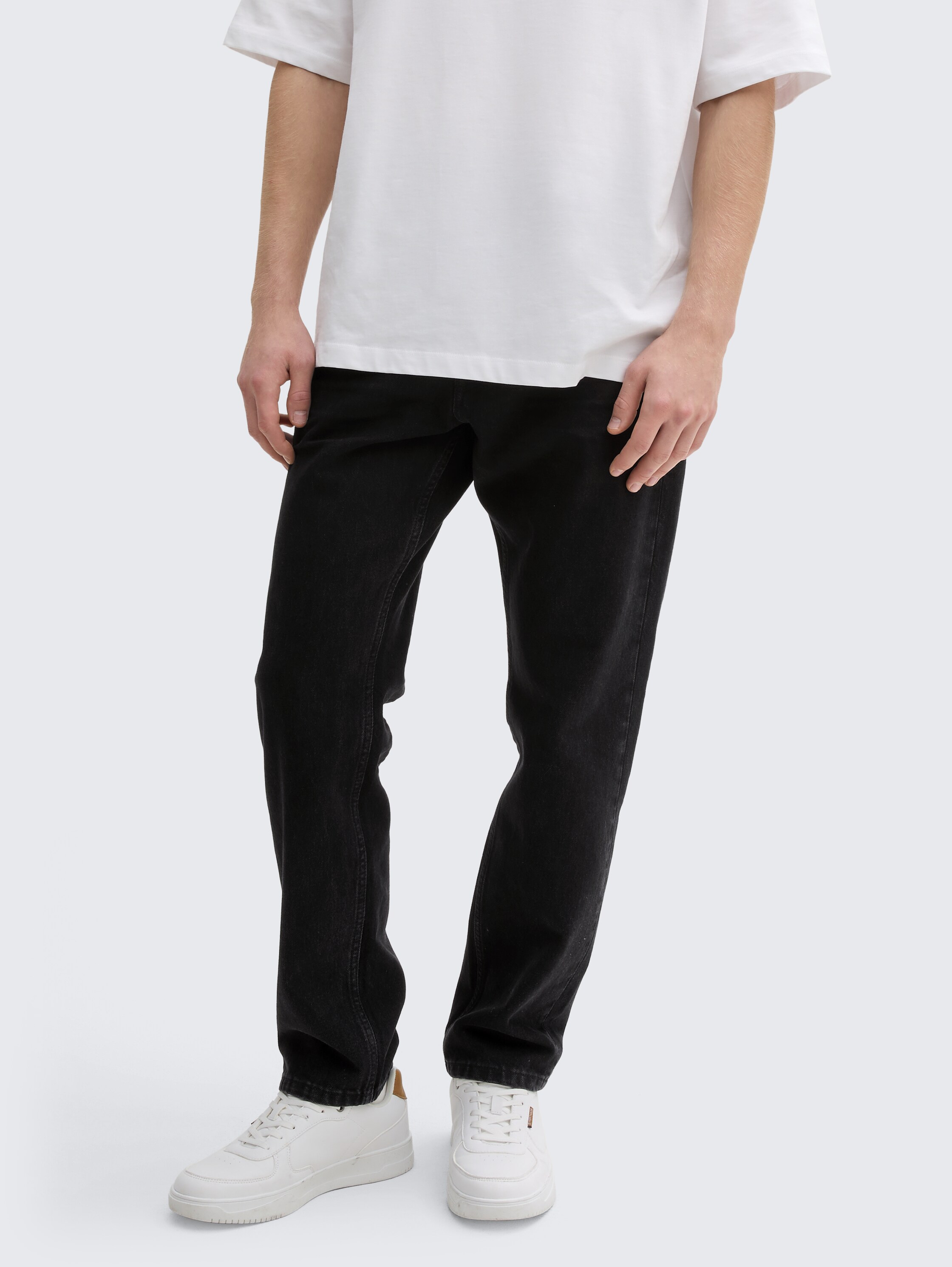 TTWAYLEN RELAXED Jeans - schwarz - Ausschnitt Model-Vorderansicht