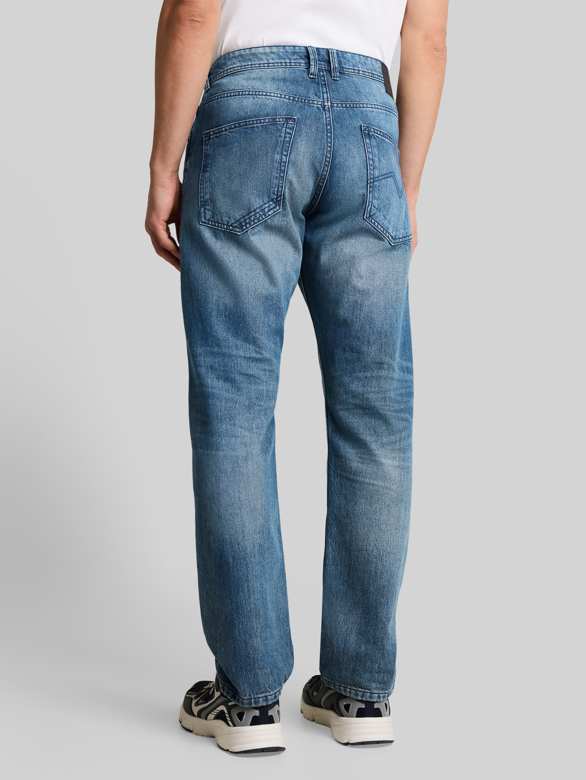TTWAYLEN RELAXED Jeans - mid stone wash denim - Auschnitt Model-Rückansicht