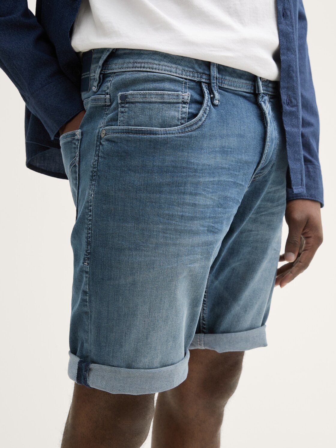 TTPIERS SLIM Jeans Shorts mit Stretch - dark stone blue grey denim - Detail-Model-Ansicht
