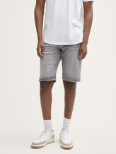 TTPIERS SLIM Jeans Shorts mit Stretch - used light stone grey denim - Ausschnitt Model-Vorderansicht
