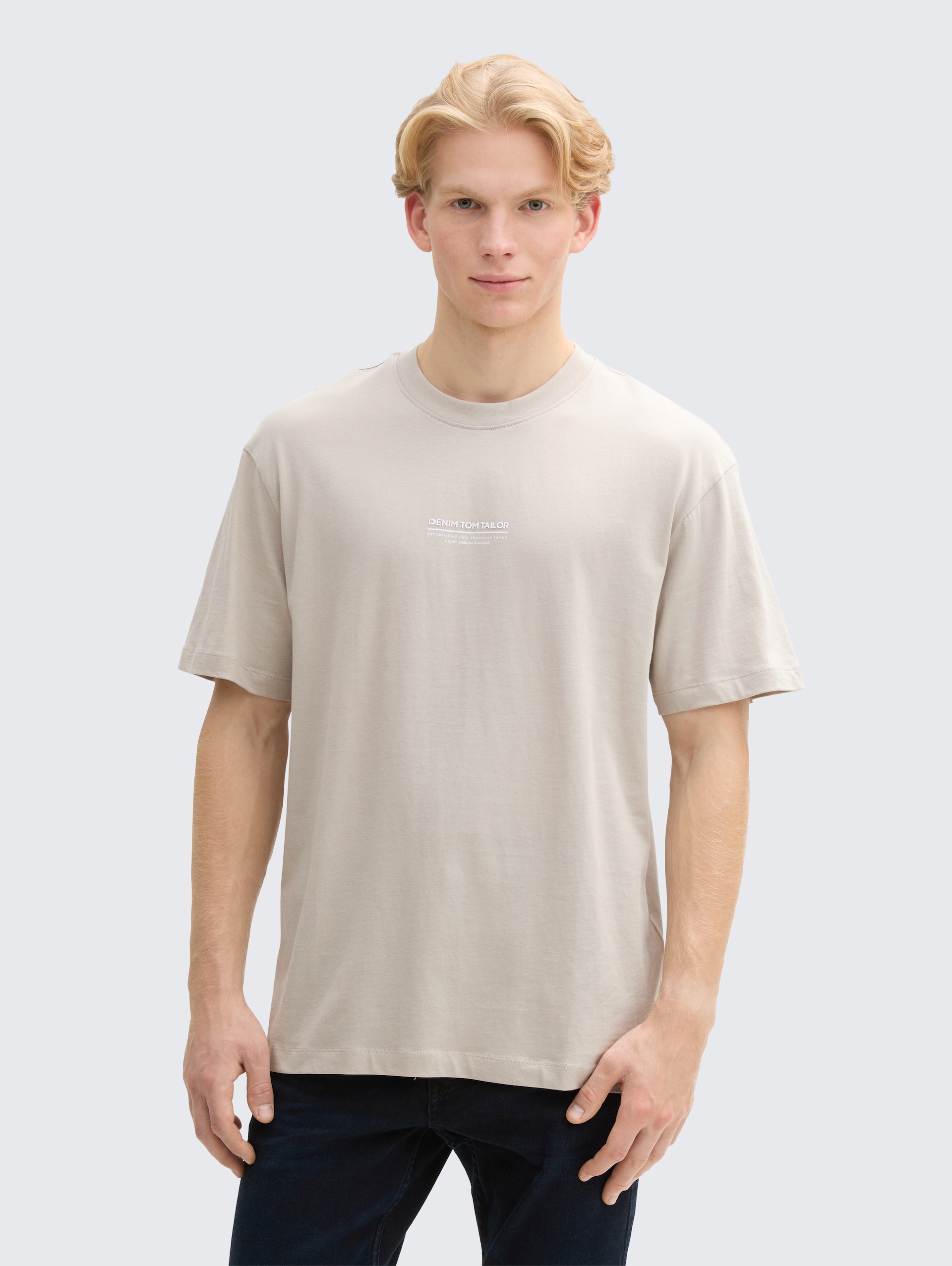 Relaxed Fit T-Shirt aus Baumwolle - light dove grey - Ausschnitt Model-Vorderansicht
