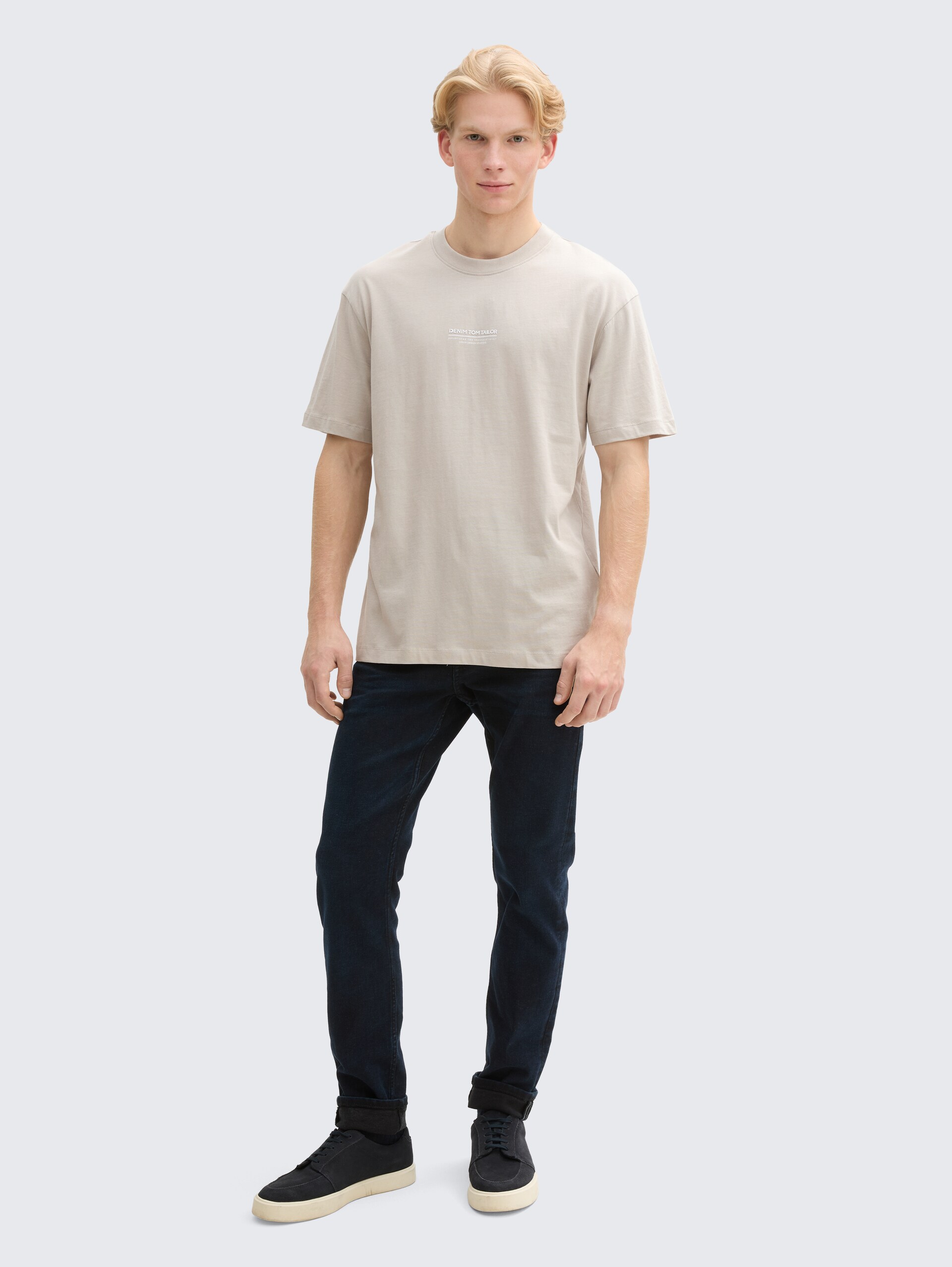 Relaxed Fit T-Shirt aus Baumwolle - light dove grey - Model-Vorderansicht