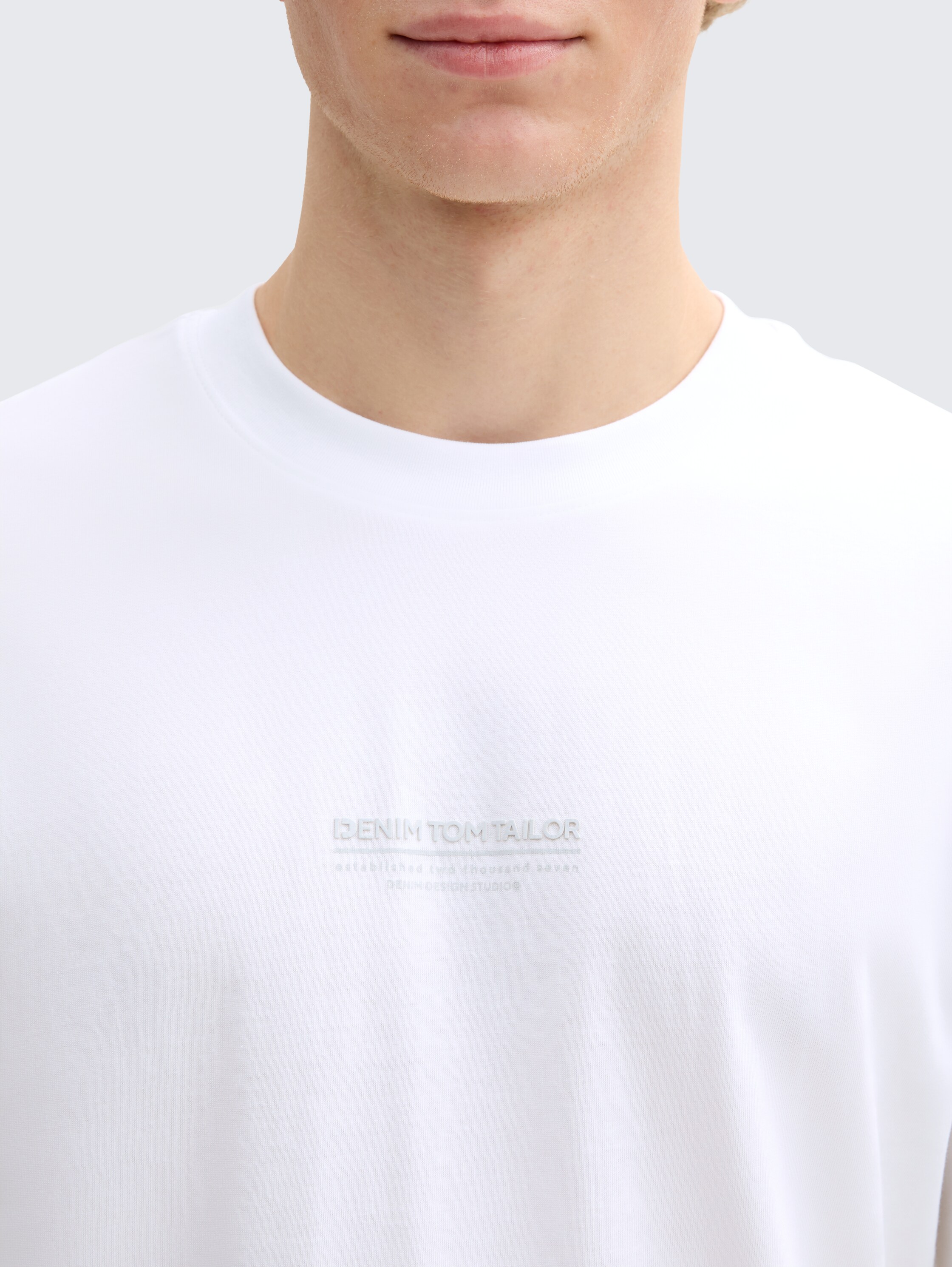 Relaxed fit cotton T-shirt - White - Detail model view