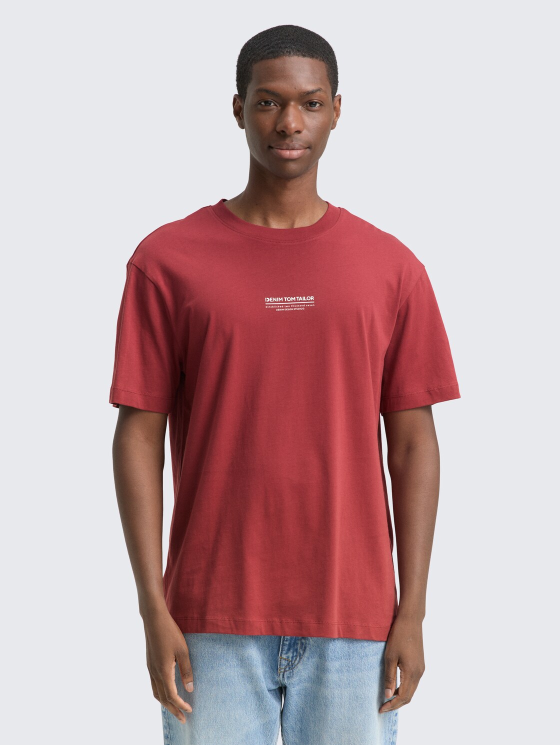 Relaxed Fit T-Shirt aus Baumwolle - burnt russet - Ausschnitt Model-Vorderansicht