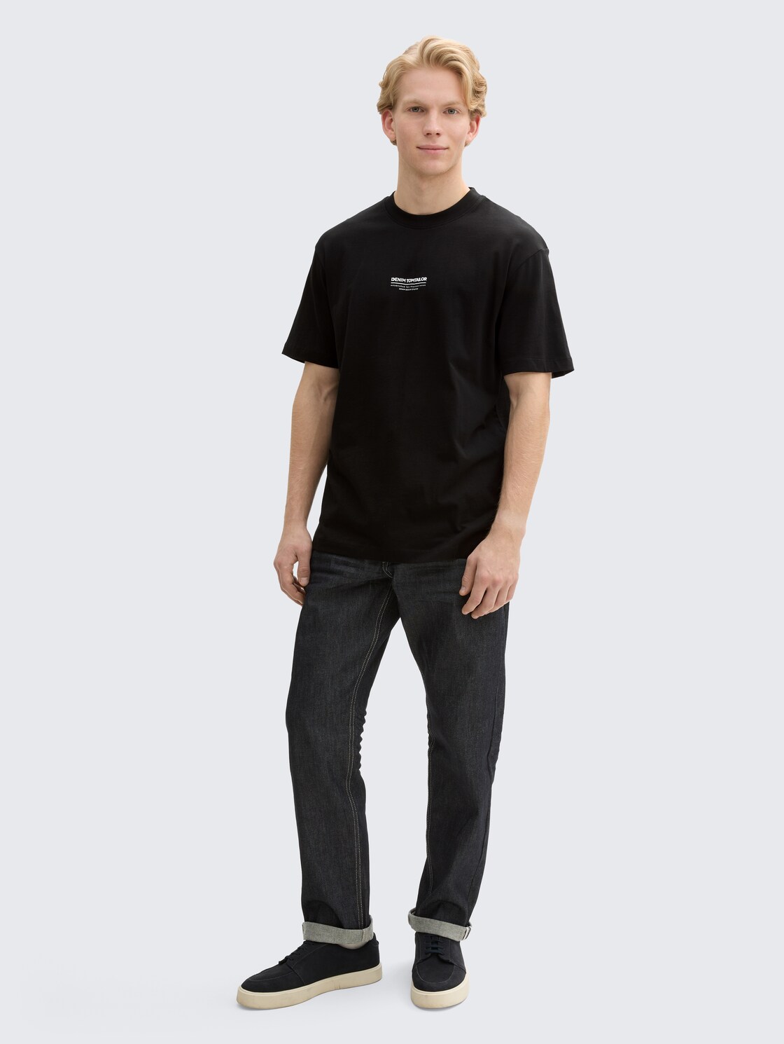 Relaxed Fit T-Shirt aus Baumwolle - Black - Model-Vorderansicht