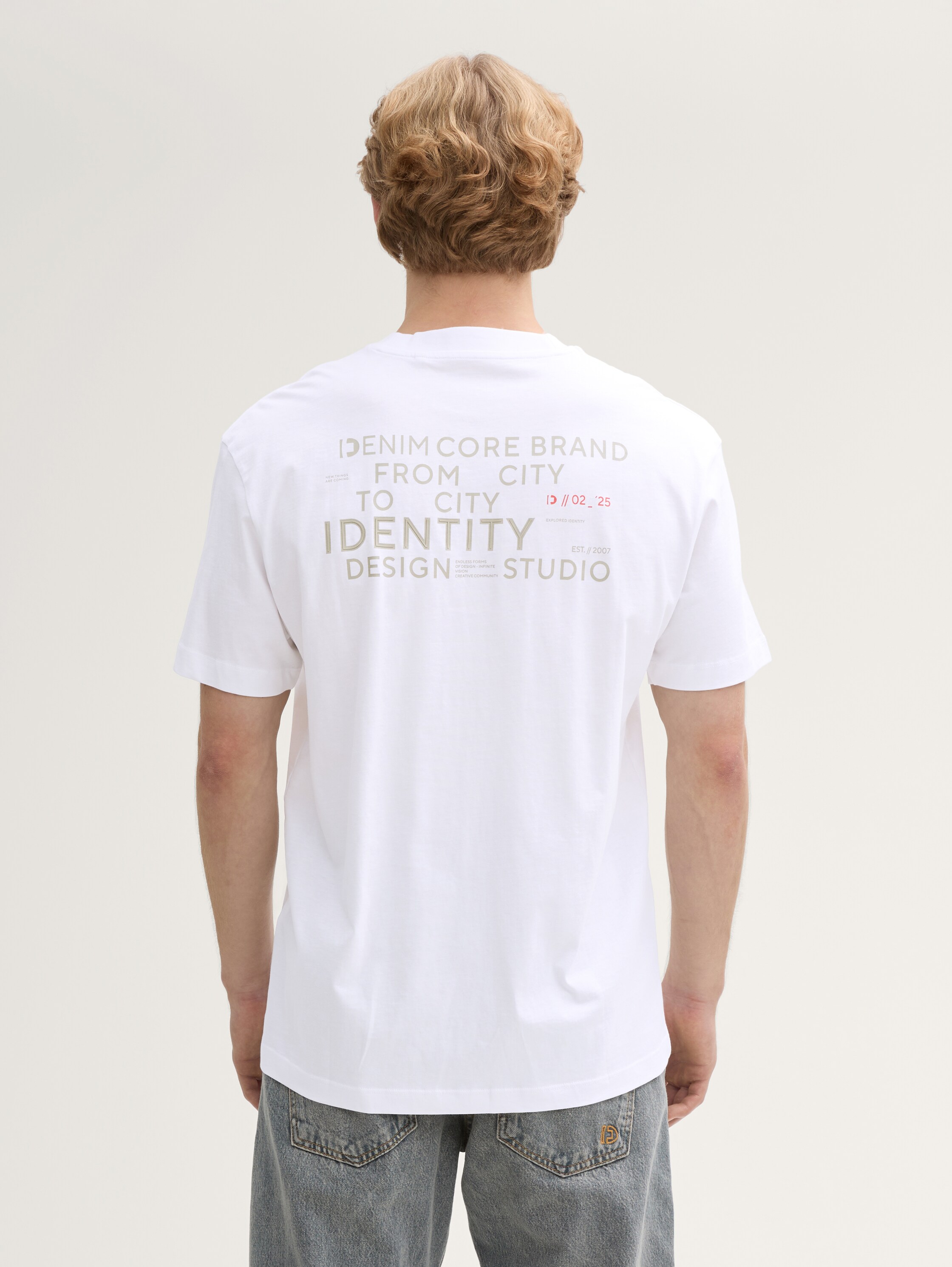 Relaxed Fit T-Shirt mit Rücken-Print - white - 