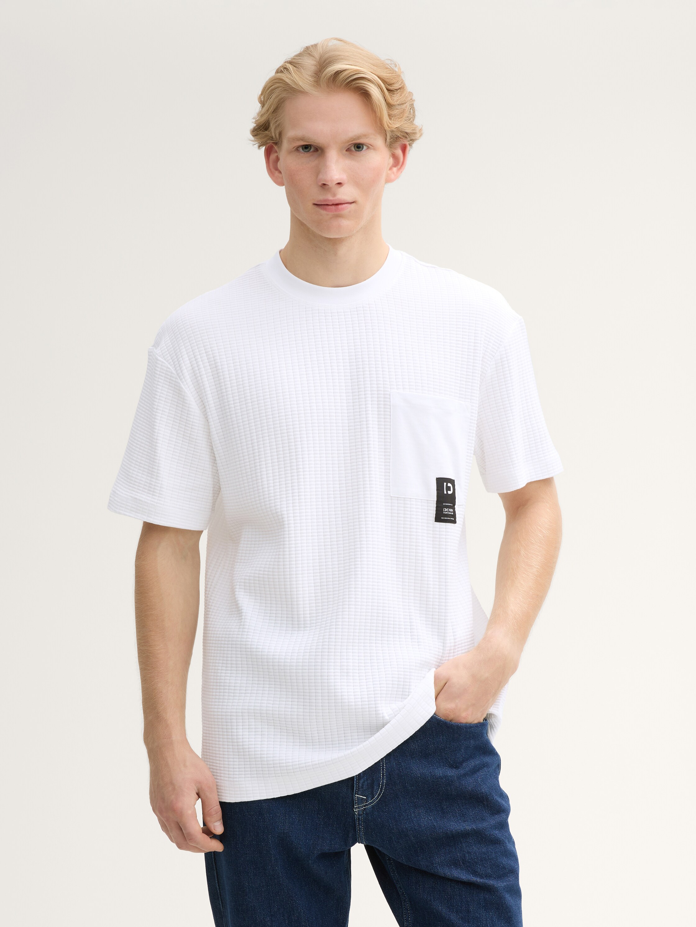 Relaxed Fit T-Shirt mit Brusttasche - white - 