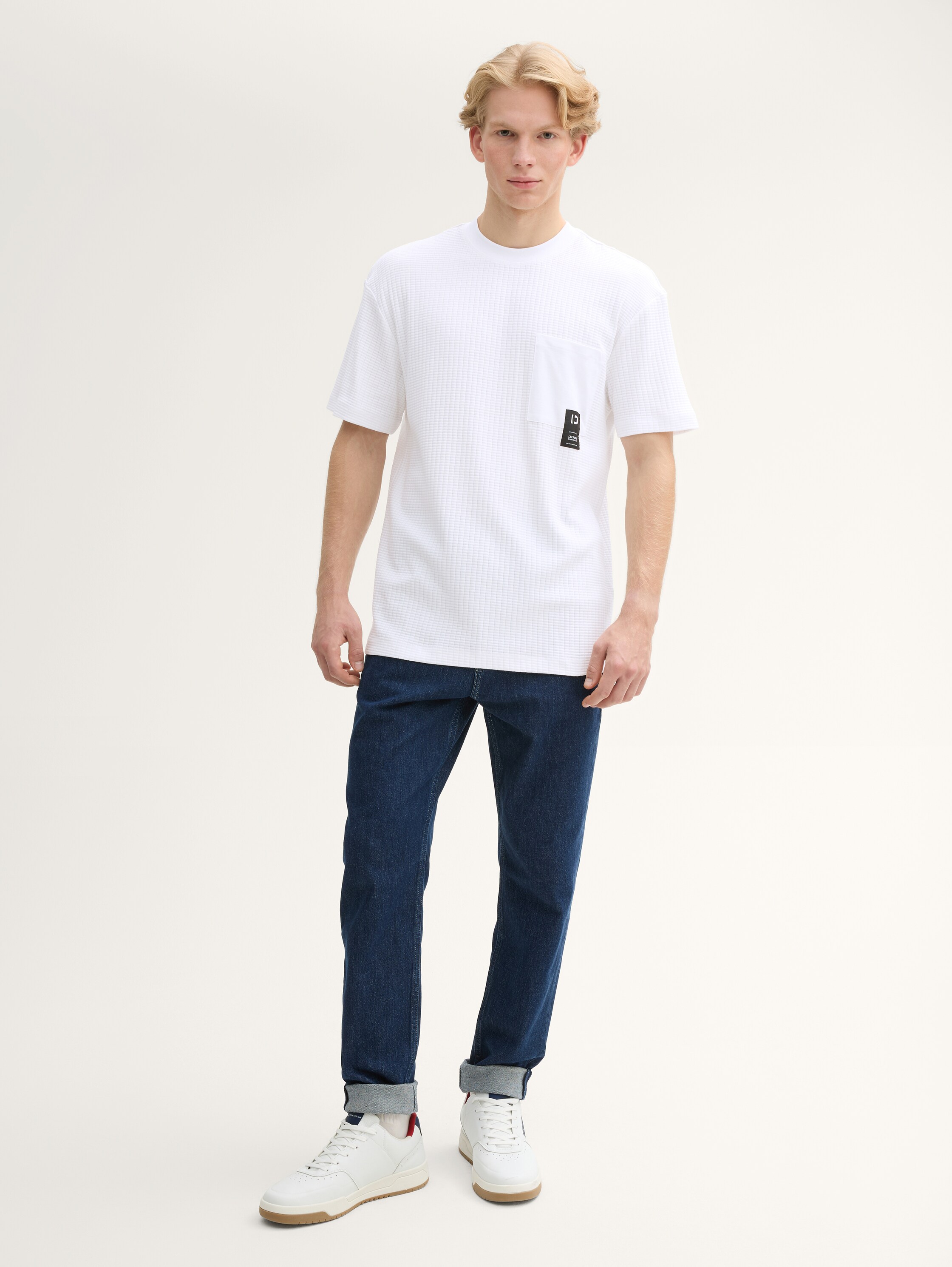 Relaxed Fit T-Shirt mit Brusttasche - white - 