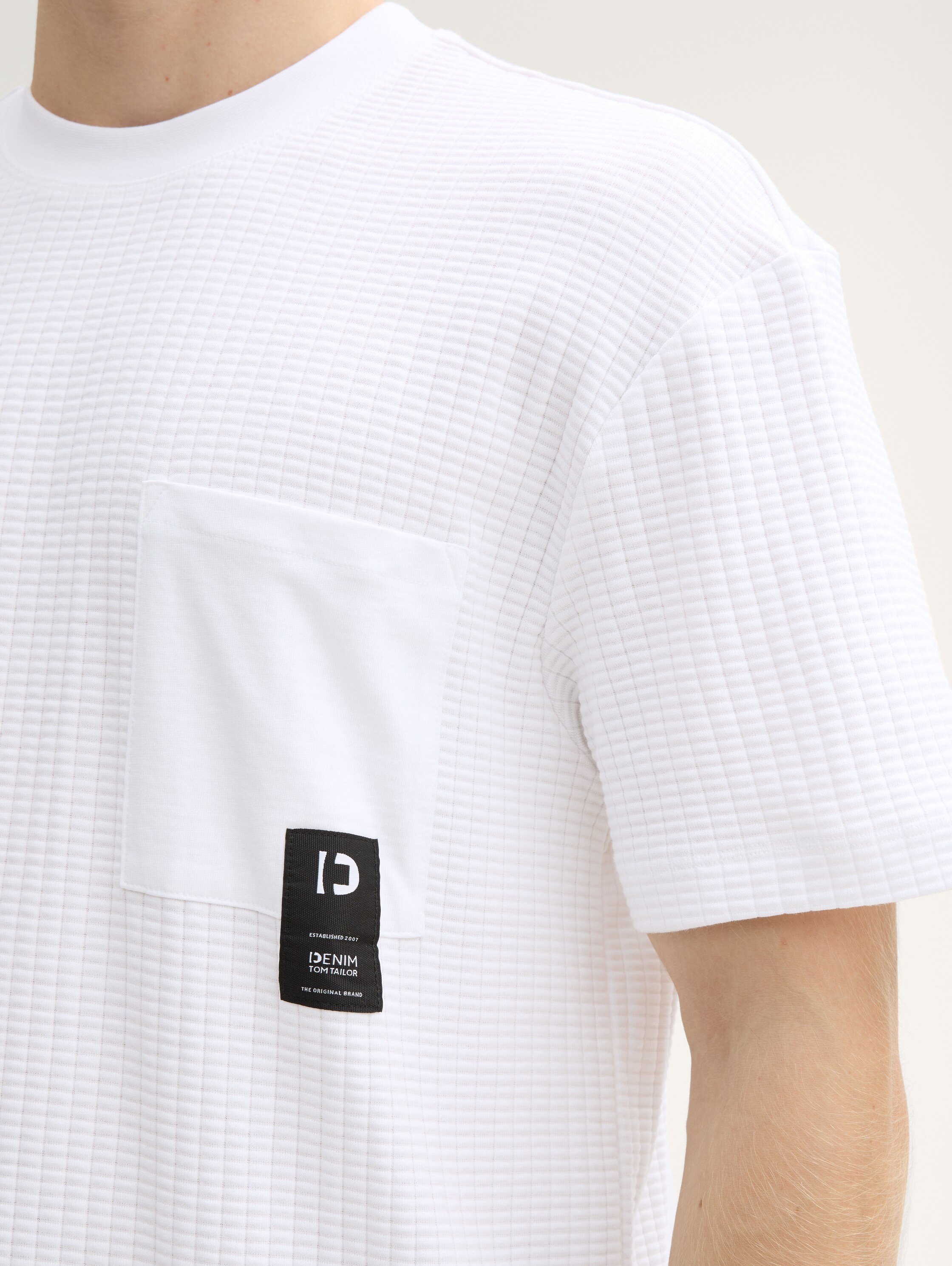 Relaxed Fit T-Shirt mit Brusttasche - white - 