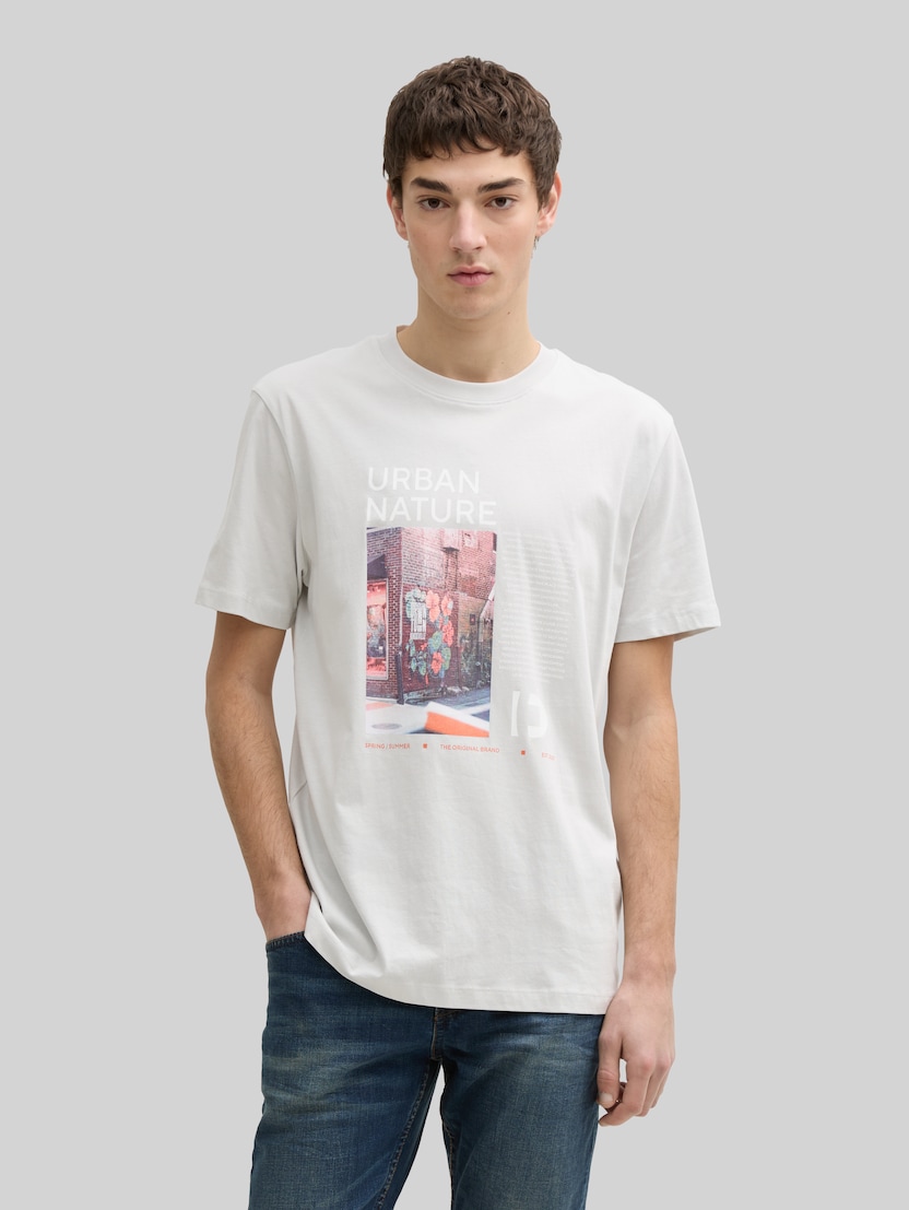T-Shirt mit Foto-Print von Denim Male, Chalk Grey