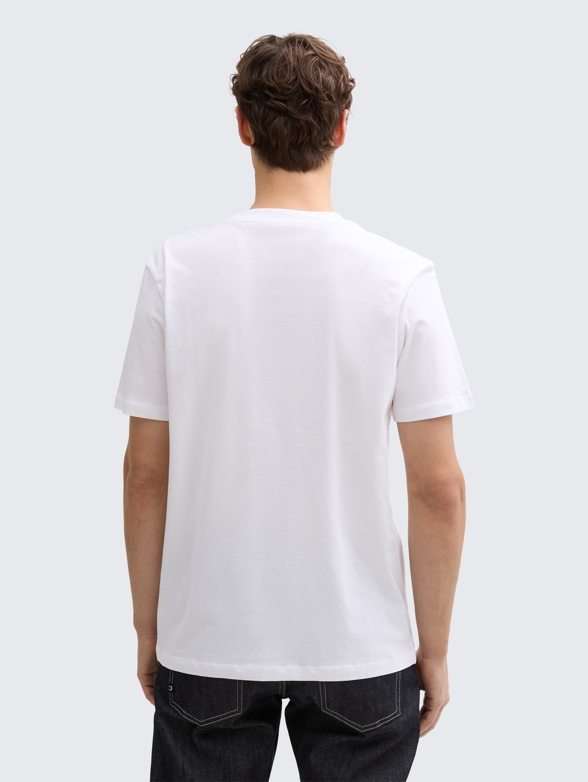 T-Shirt mit Foto-Print - White - Auschnitt Model-Rückansicht