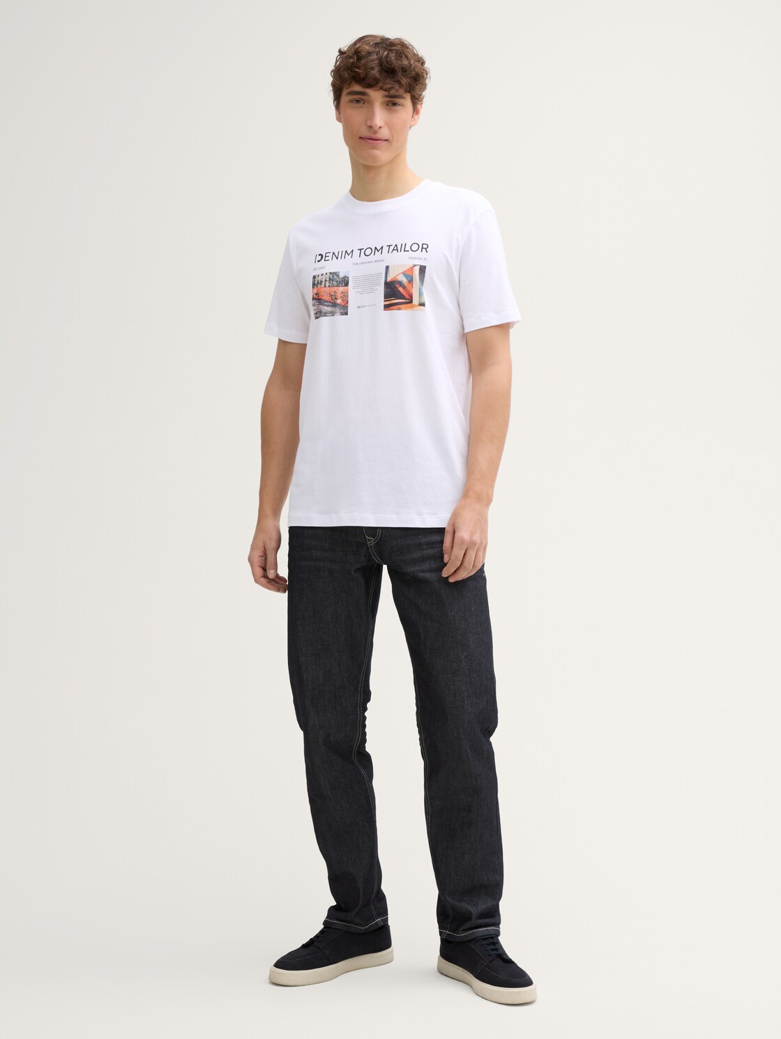 T-Shirt mit Foto-Print - White - Model-Vorderansicht