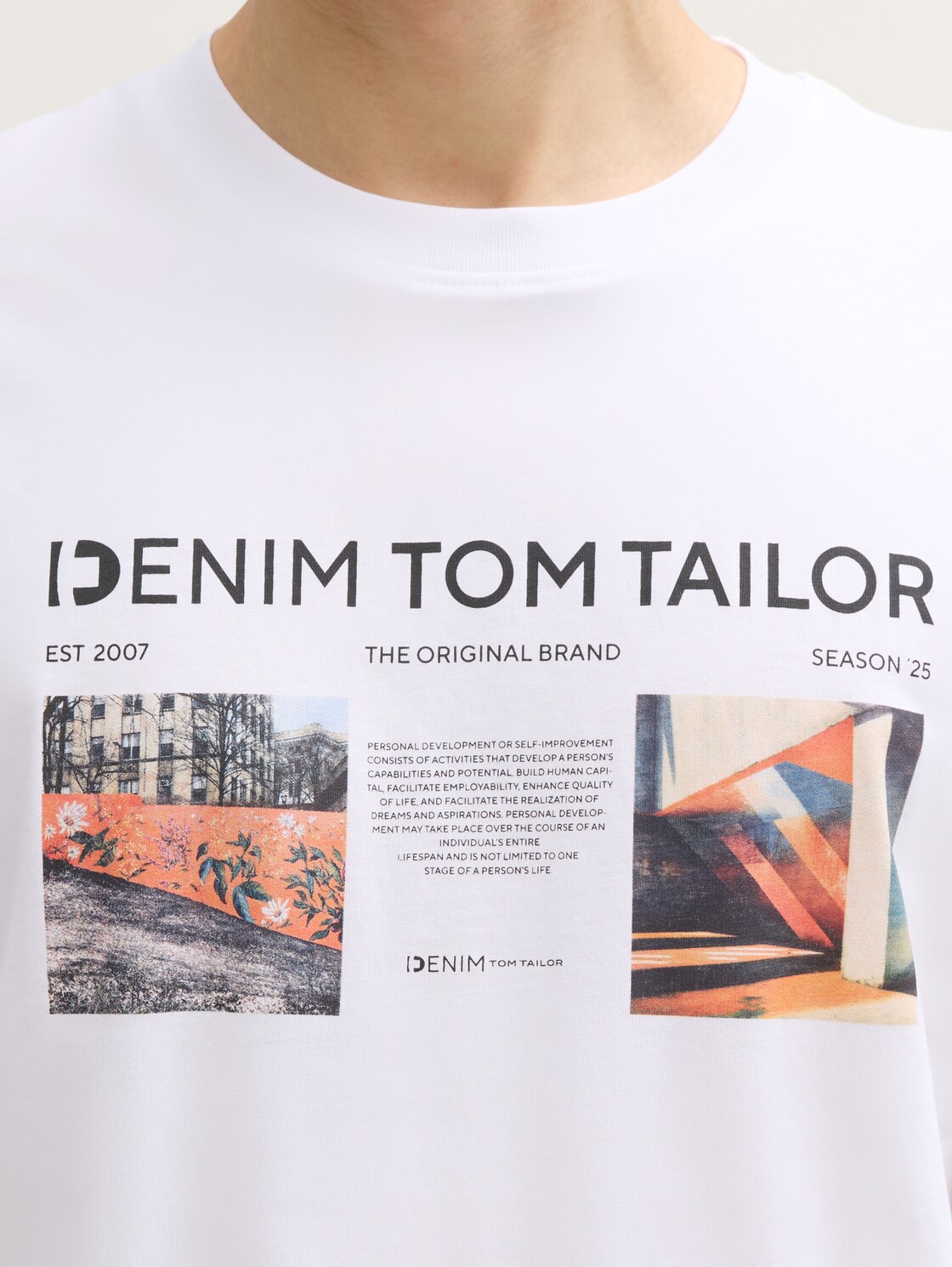 T-Shirt mit Foto-Print - White - Detail-Model-Ansicht