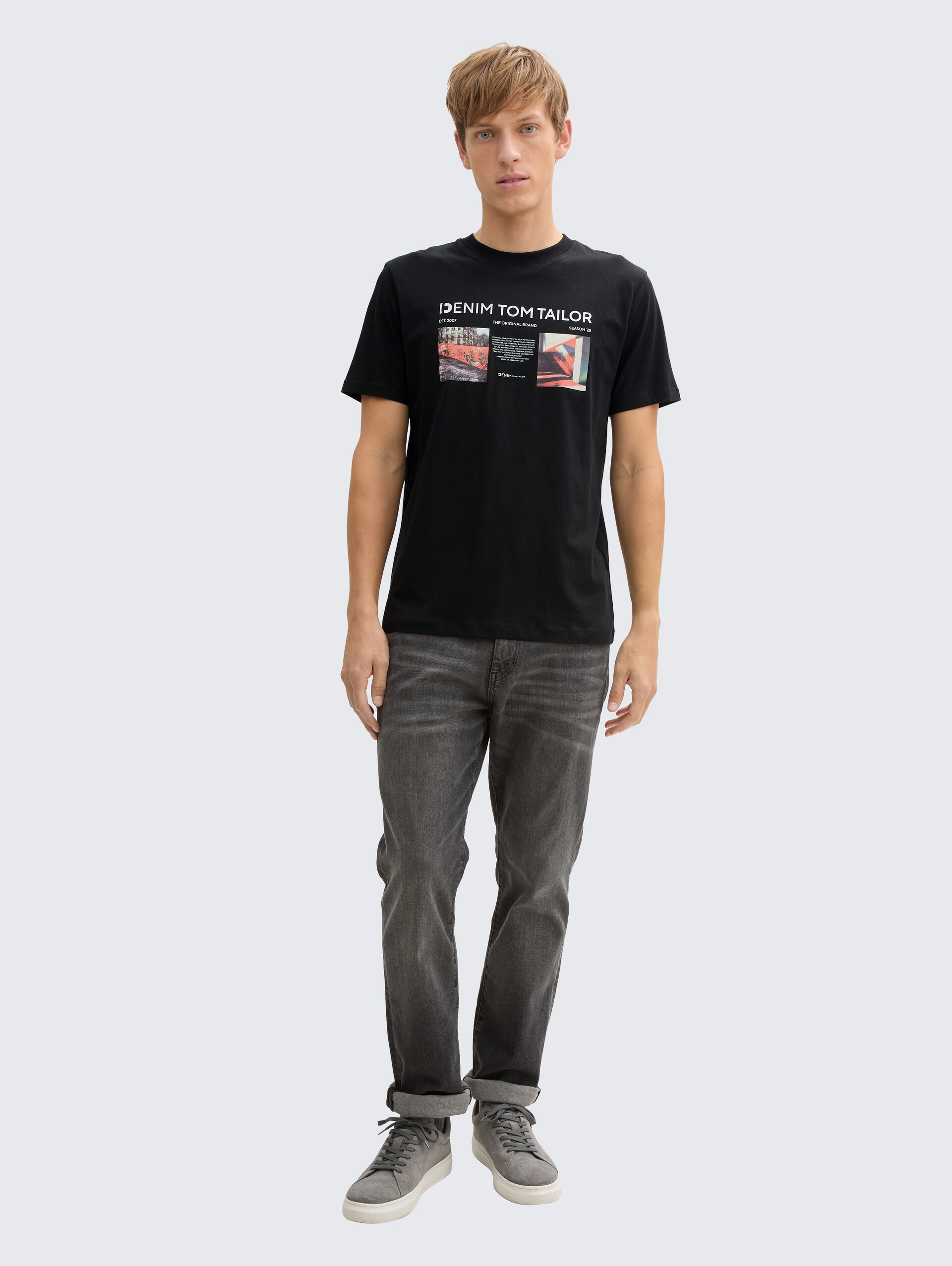 T-Shirt mit Foto-Print - Black - Model-Vorderansicht