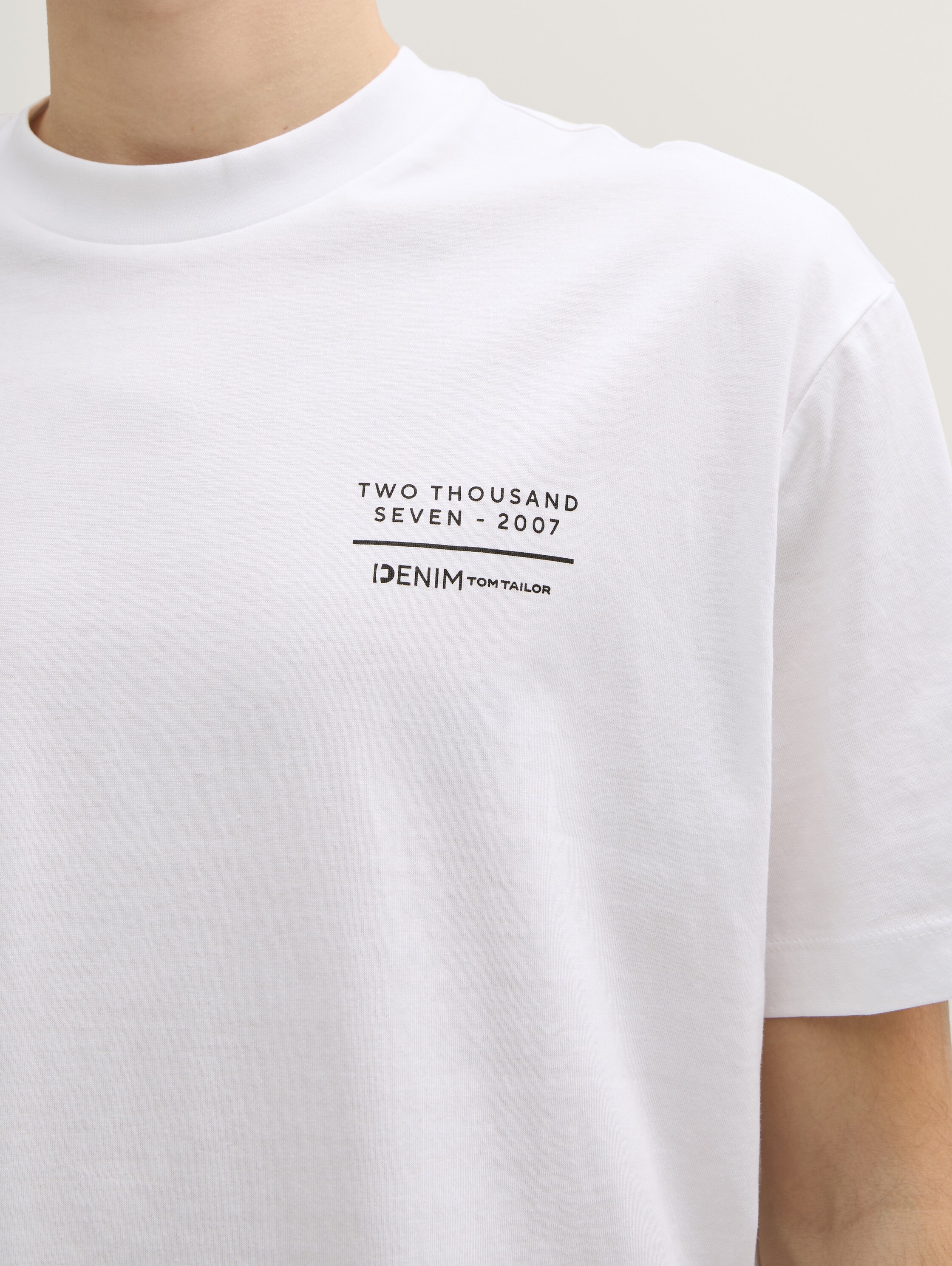 Relaxed Fit T-Shirt mit Rücken-Print - white - 