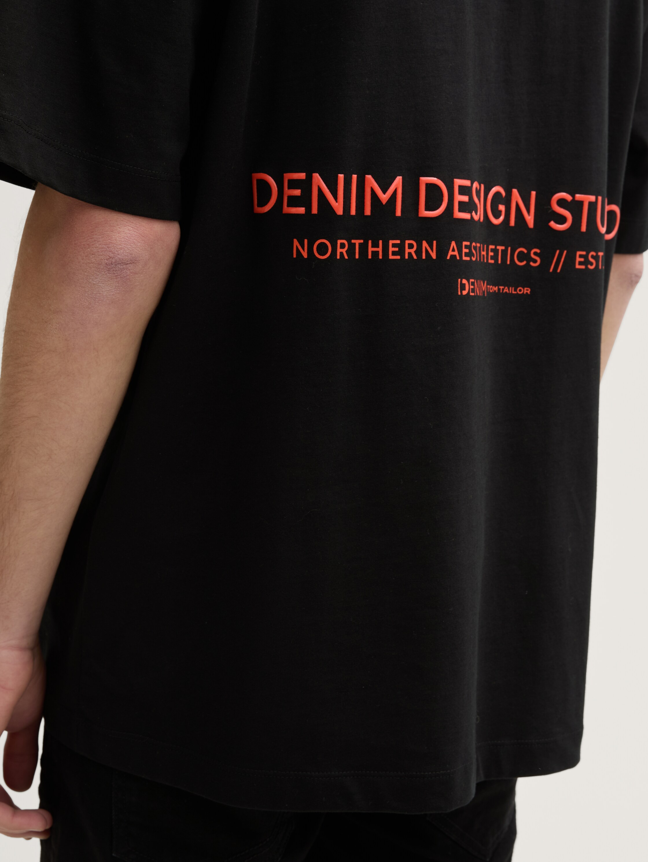 Oversize T-Shirt mit Rücken-Print - black - 