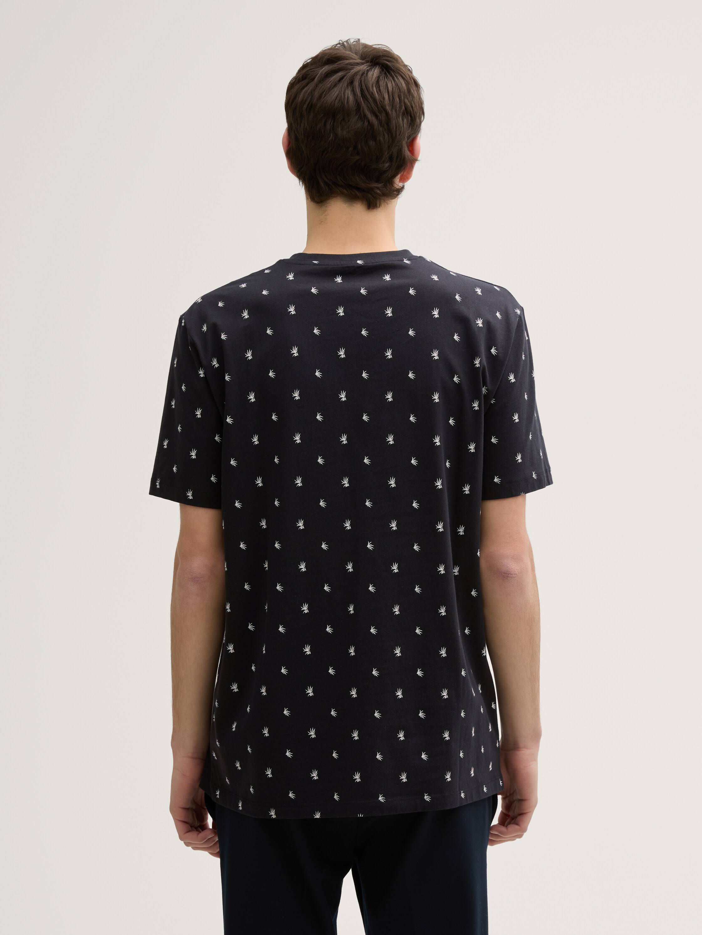 Alloverprint T-Shirt aus Baumwolle - black_mini_leaves_print - 