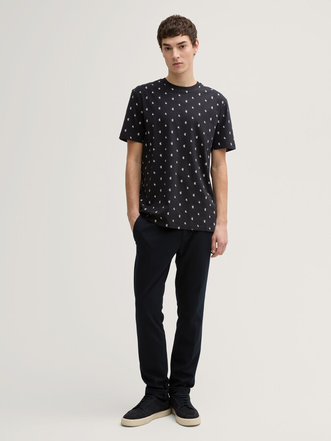 Alloverprint T-Shirt aus Baumwolle von Denim Male, black mini leaves print