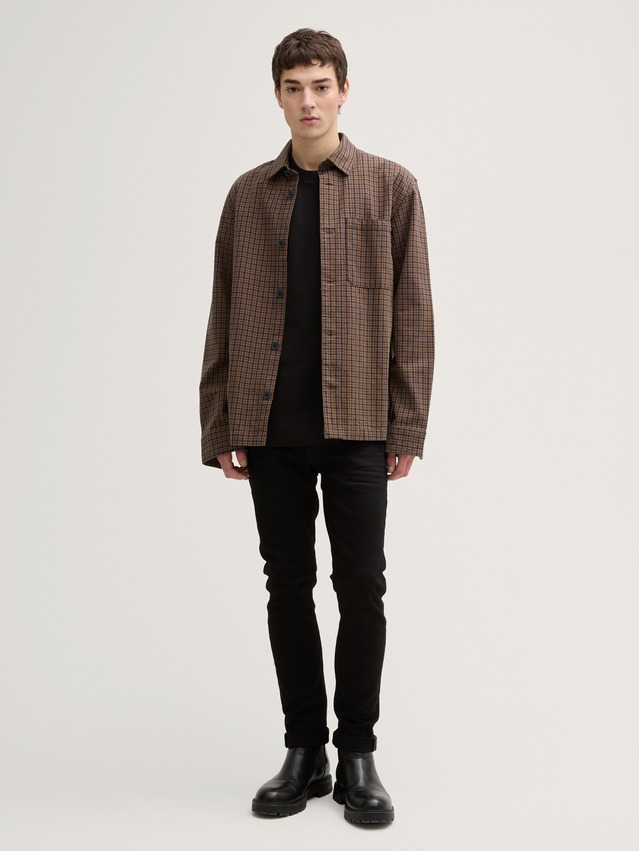 Relaxed Fit T-Shirt aus Baumwolle - black - 