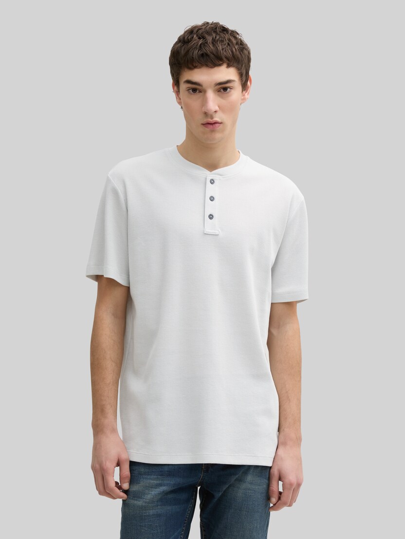 Henley T-Shirt in Waffelstruktur von Denim Male, Chalk Grey