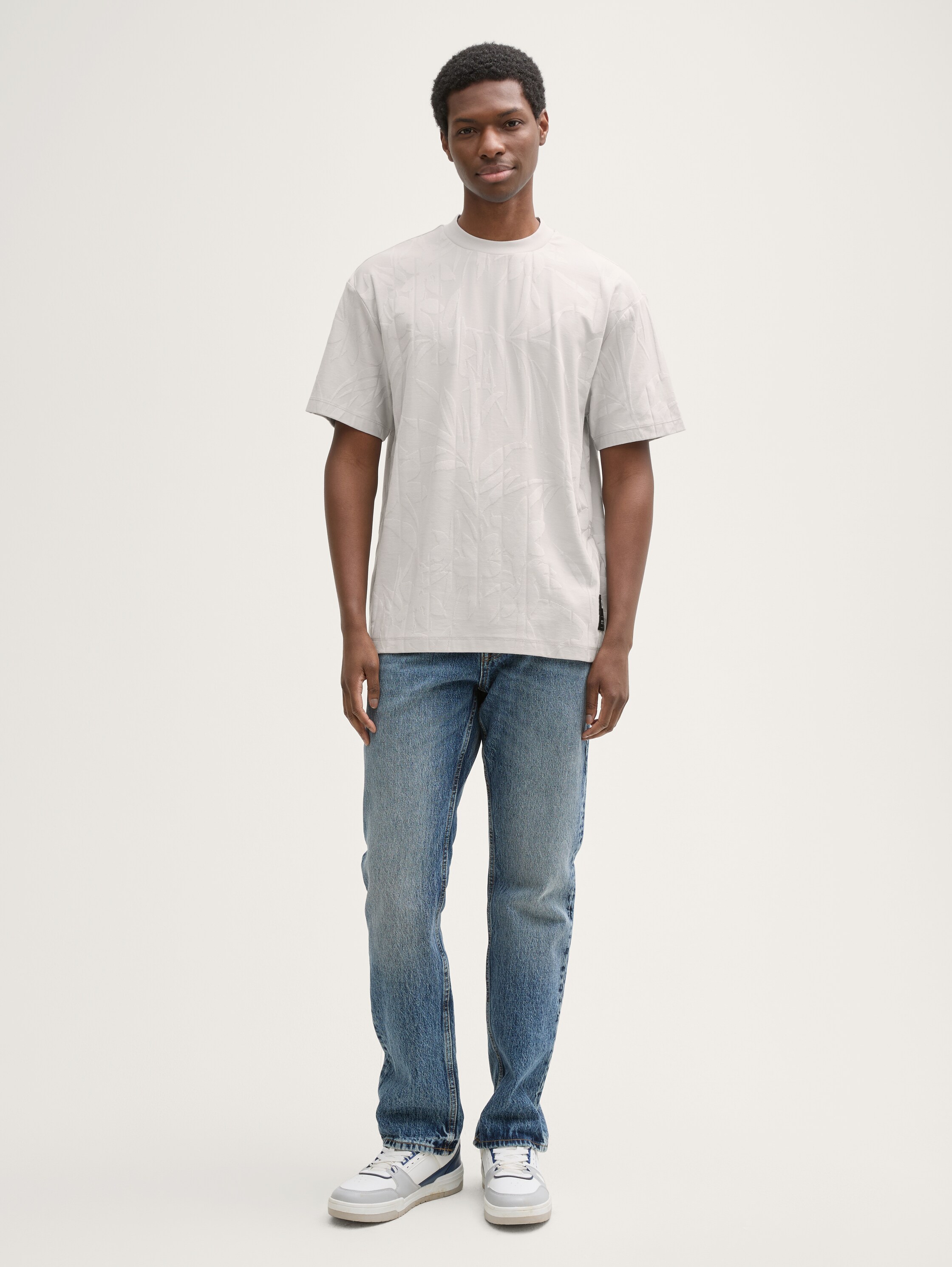 Relaxed Fit Jacquard T-Shirt - chalk_grey_leaves_jacquard - 