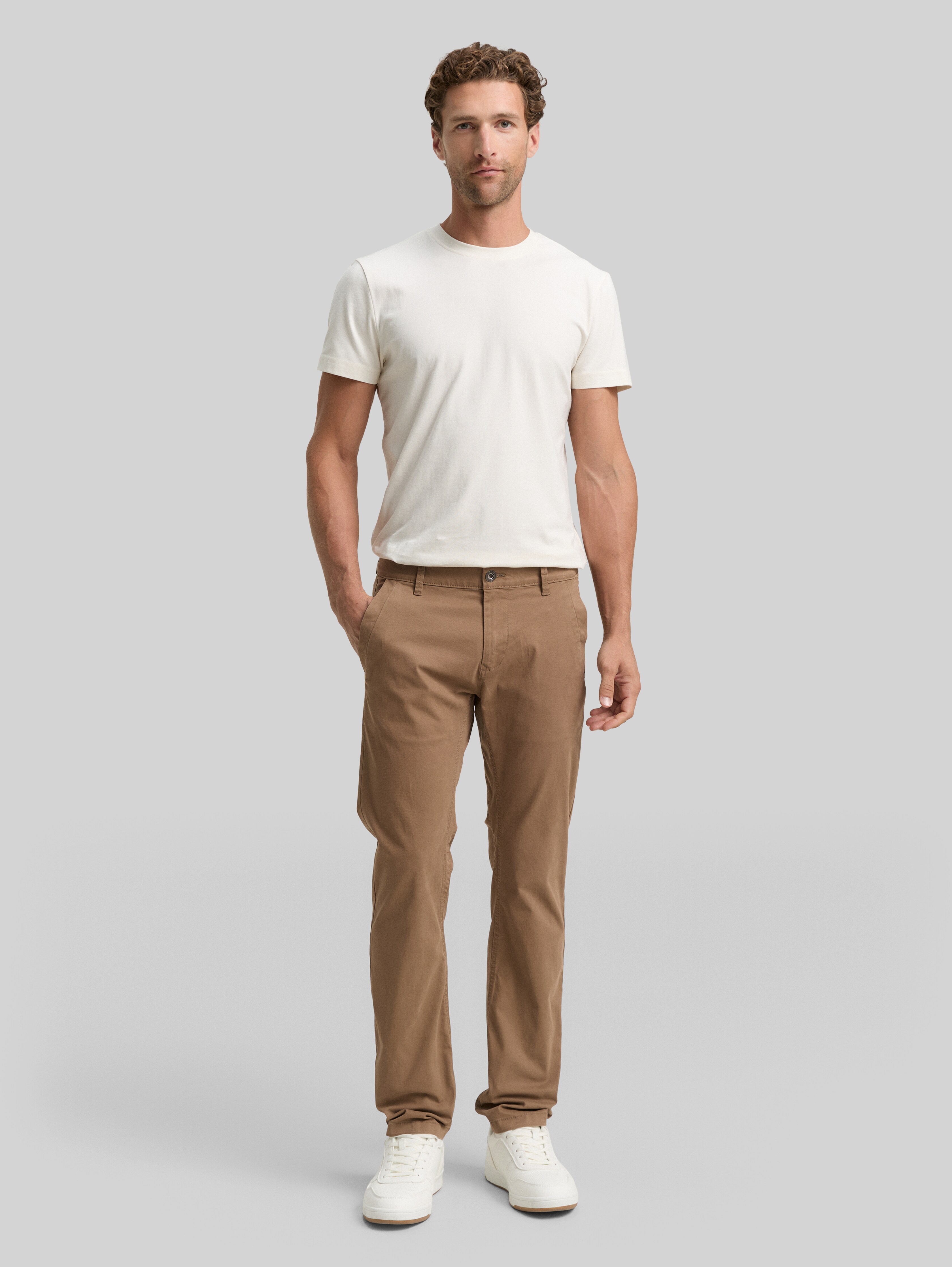 Tapered chino trousers in brown by Tom Tailor