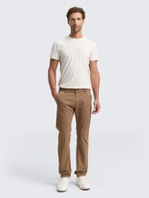 Pantalon chino conique - Caribou Beige - Vue de face du modèle