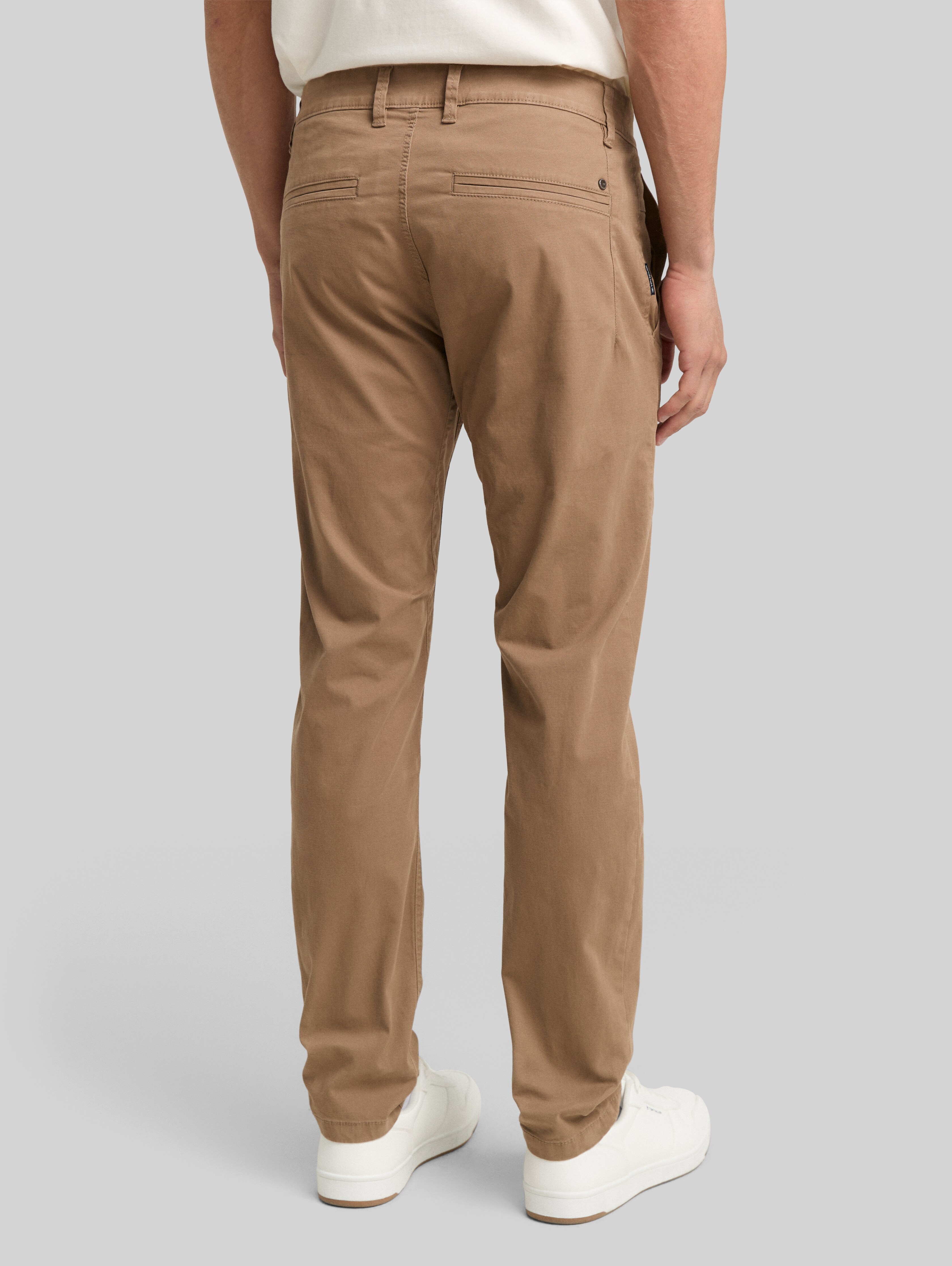 m*e様 ALOUND TWOTUCK TAPERED CHINO PANTS Tapered chino trousers in brown by Tom Tailor